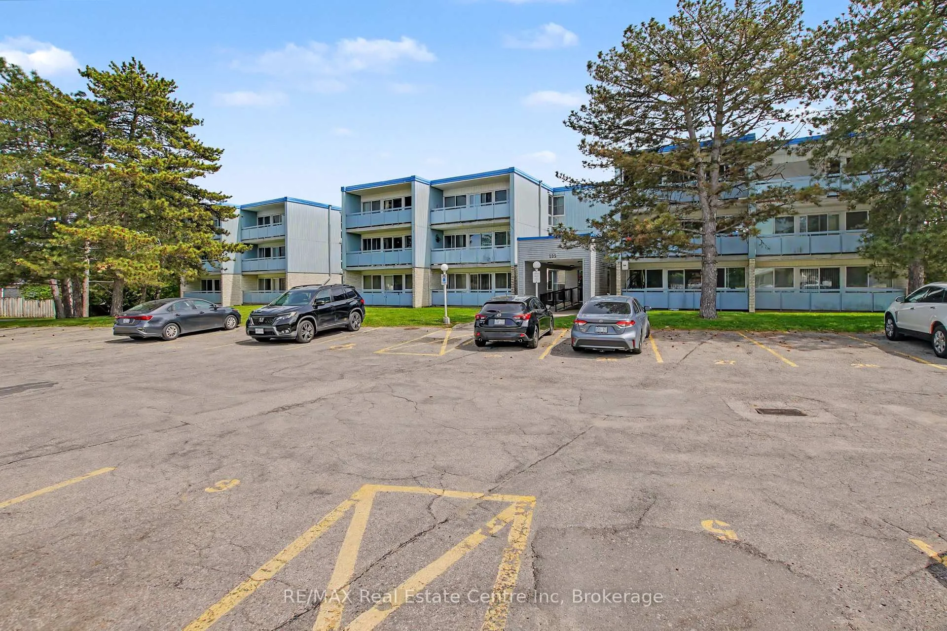 Photo 13 of Unit 412, 105 Conroy Crescent, Guelph, Dovercliffe Park/Old University — HOMEH