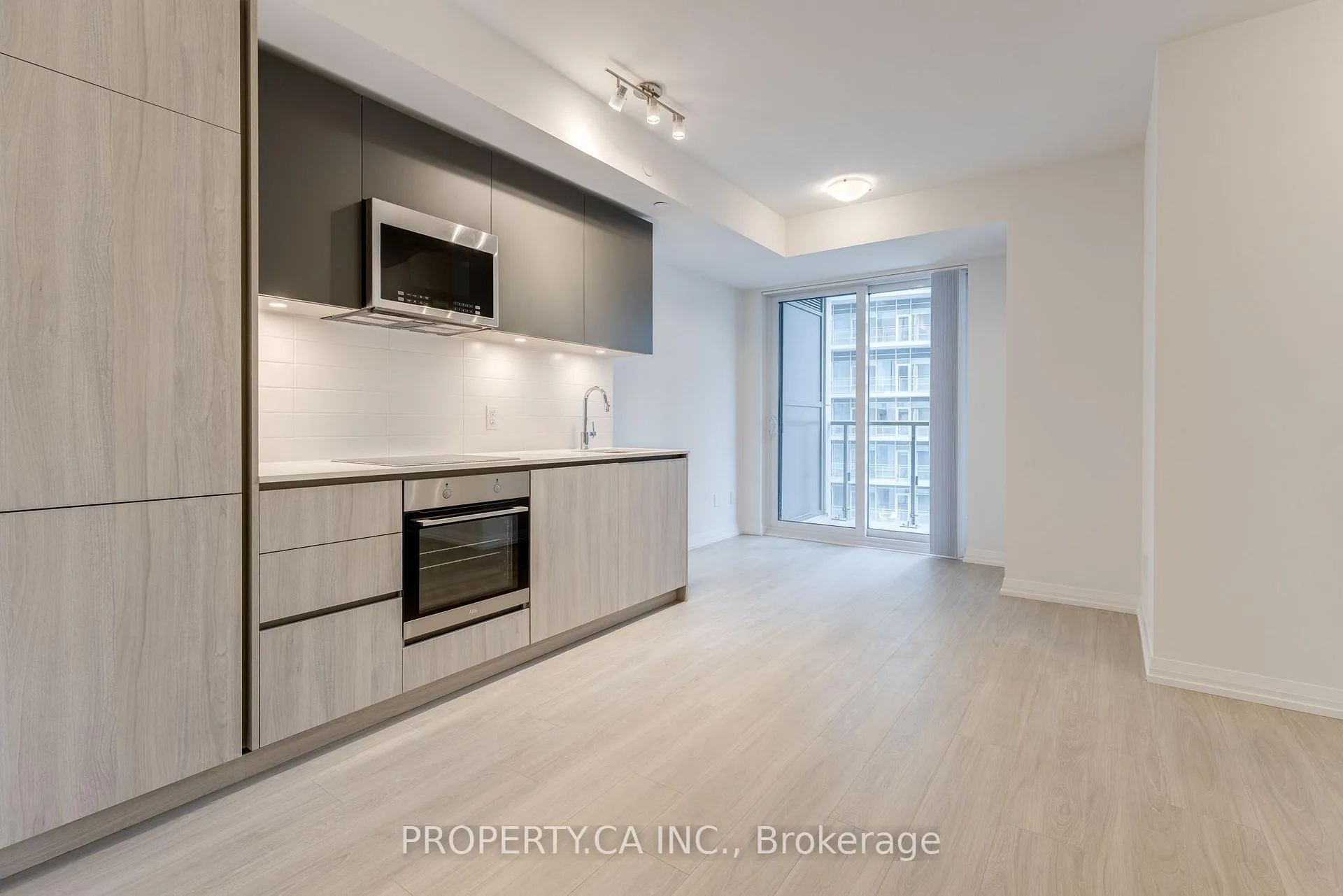 Photo 4 of Unit 2709, 8 Widmer Street, Toronto, Waterfront Communities — HOMEH