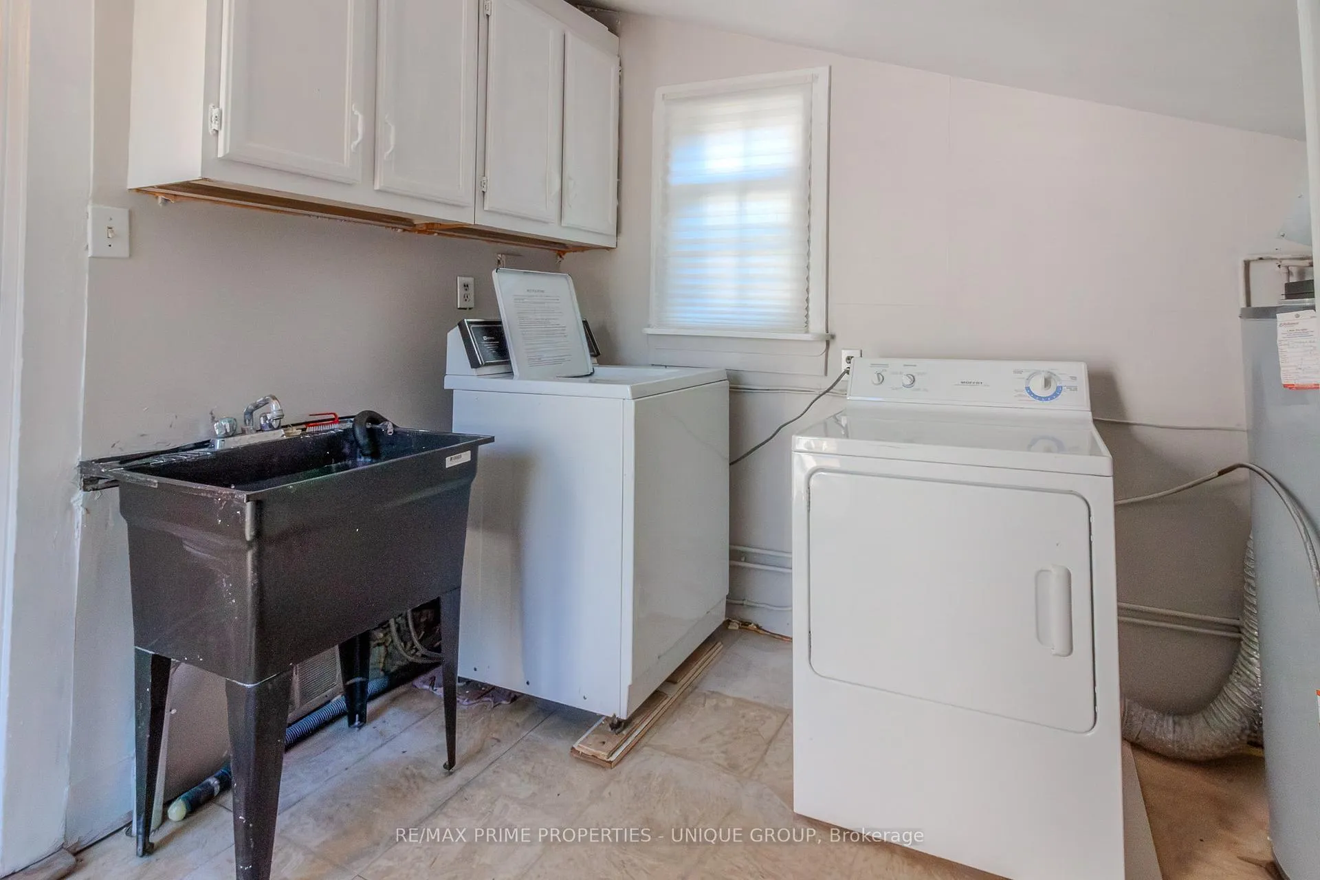 Photo 6 of 117 Walnut Avenue S, Sarnia — HOMEH