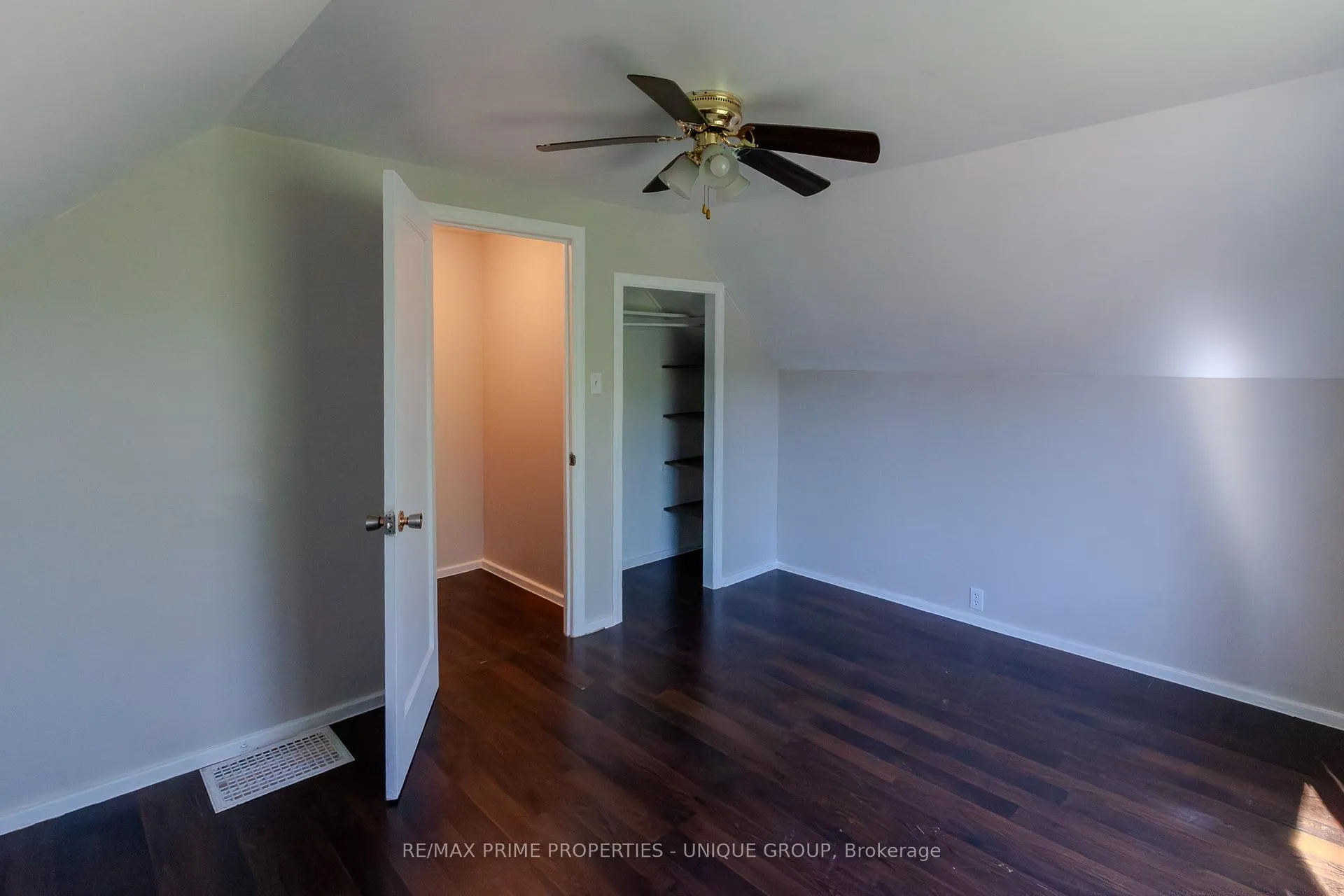 Photo 7 of 117 Walnut Avenue S, Sarnia — HOMEH