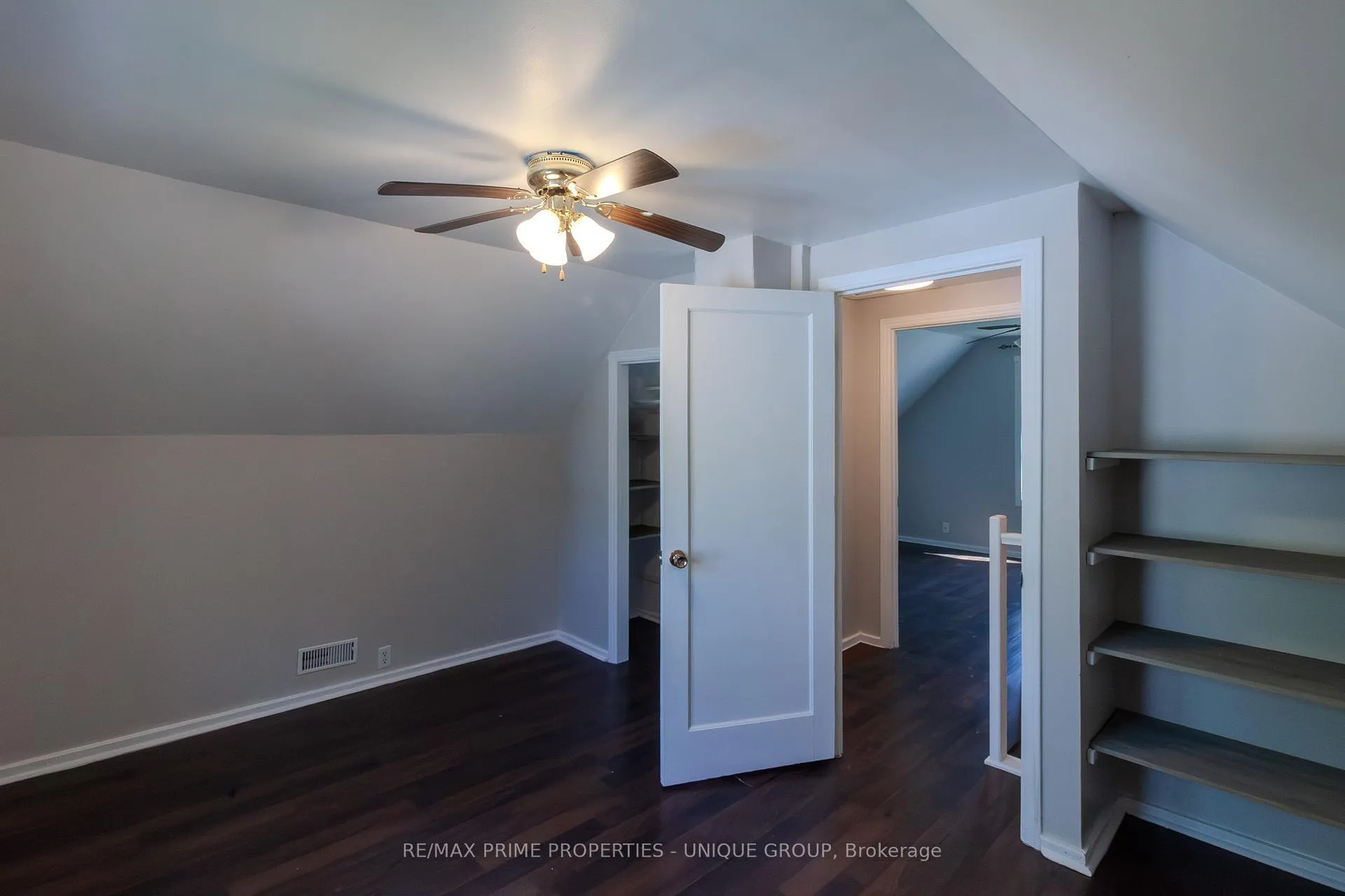 Photo 8 of 117 Walnut Avenue S, Sarnia — HOMEH