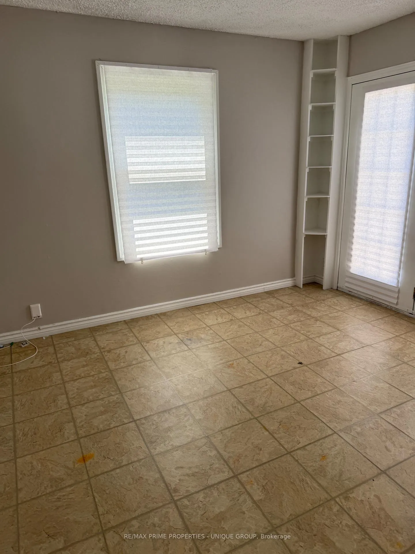 Photo 11 of 117 Walnut Avenue S, Sarnia — HOMEH