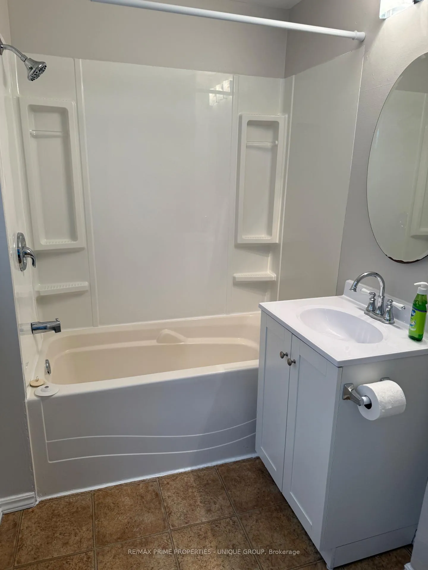 Photo 12 of 117 Walnut Avenue S, Sarnia — HOMEH