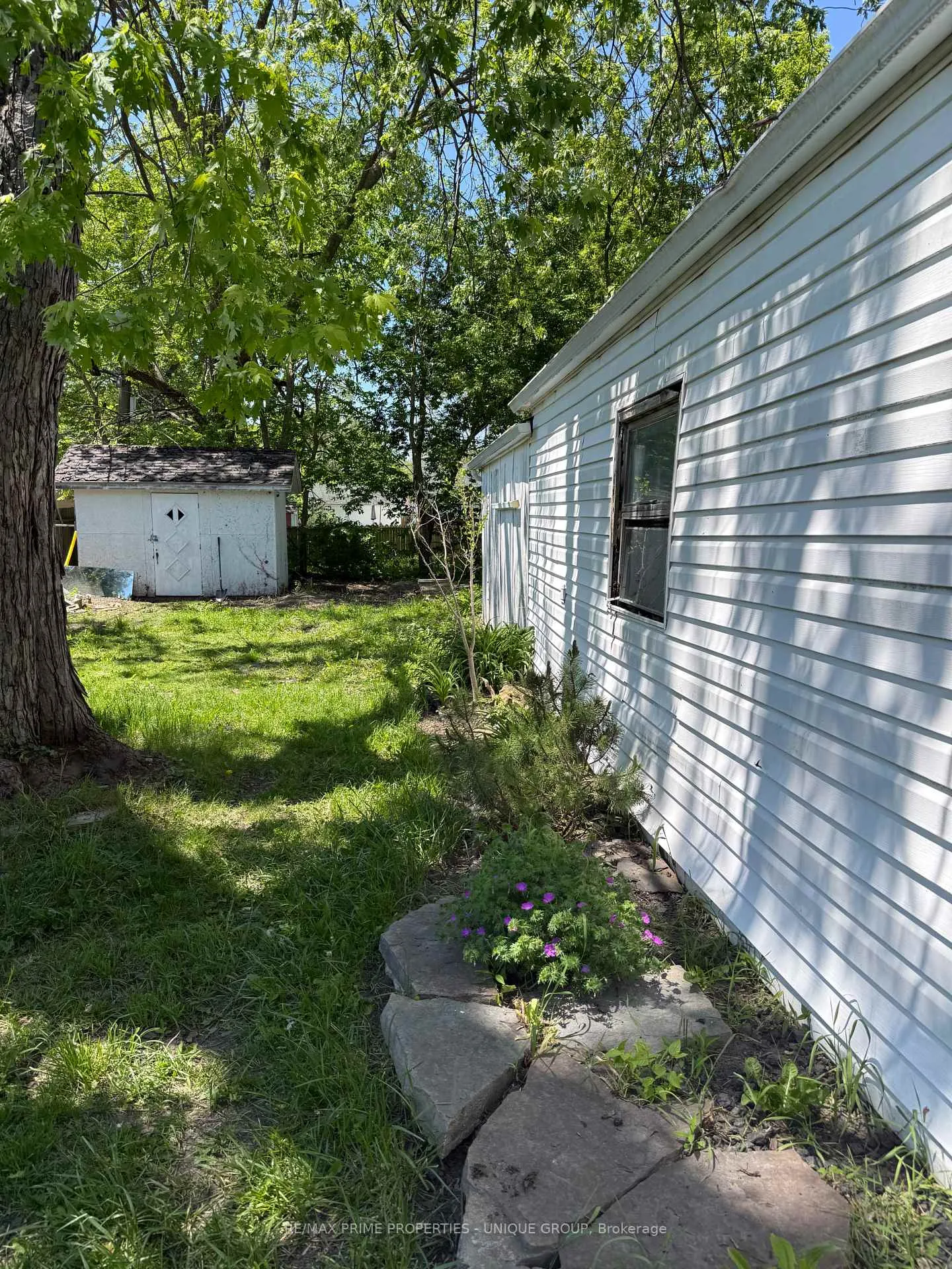 Photo 19 of 117 Walnut Avenue S, Sarnia — HOMEH
