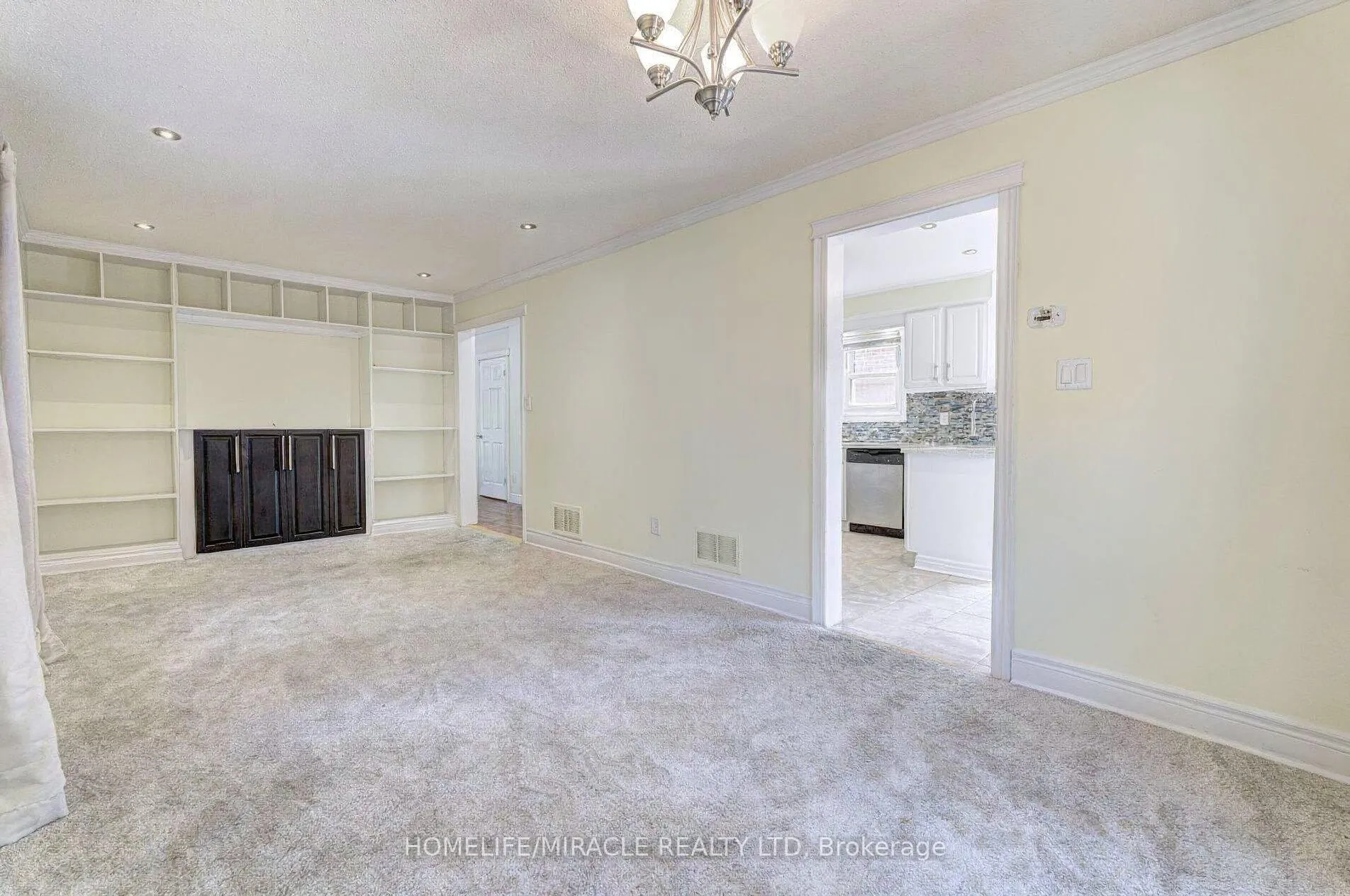 Photo 6 of 45 Sunley Crescent, Brampton, Fletcher's West — HOMEH