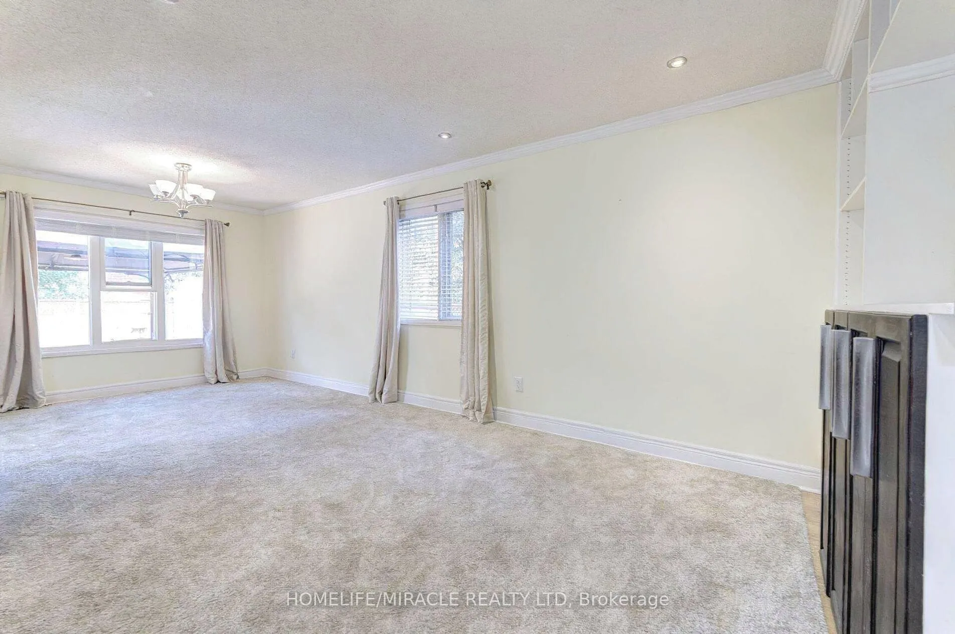 Photo 7 of 45 Sunley Crescent, Brampton, Fletcher's West — HOMEH