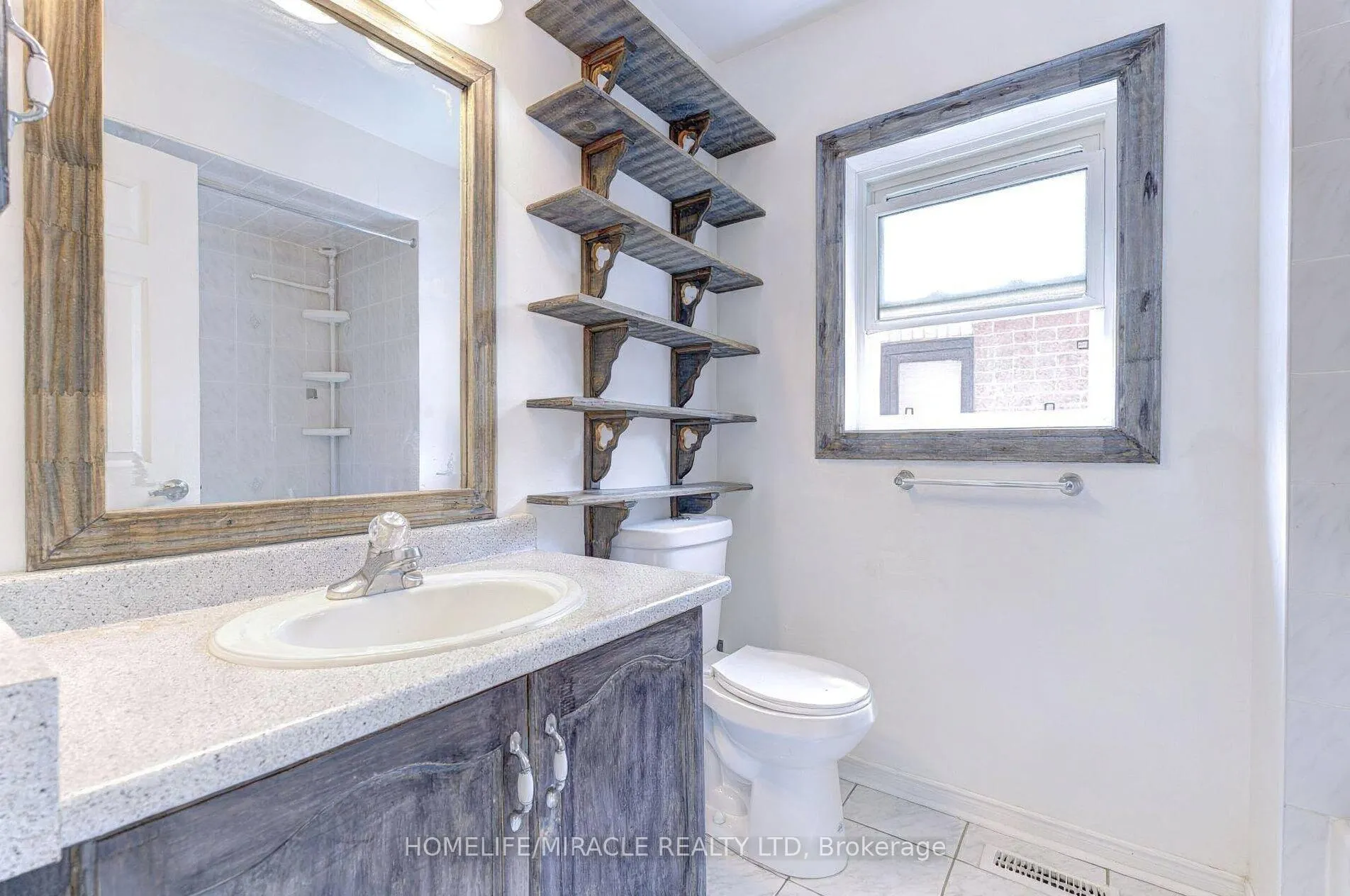 Photo 12 of 45 Sunley Crescent, Brampton, Fletcher's West — HOMEH