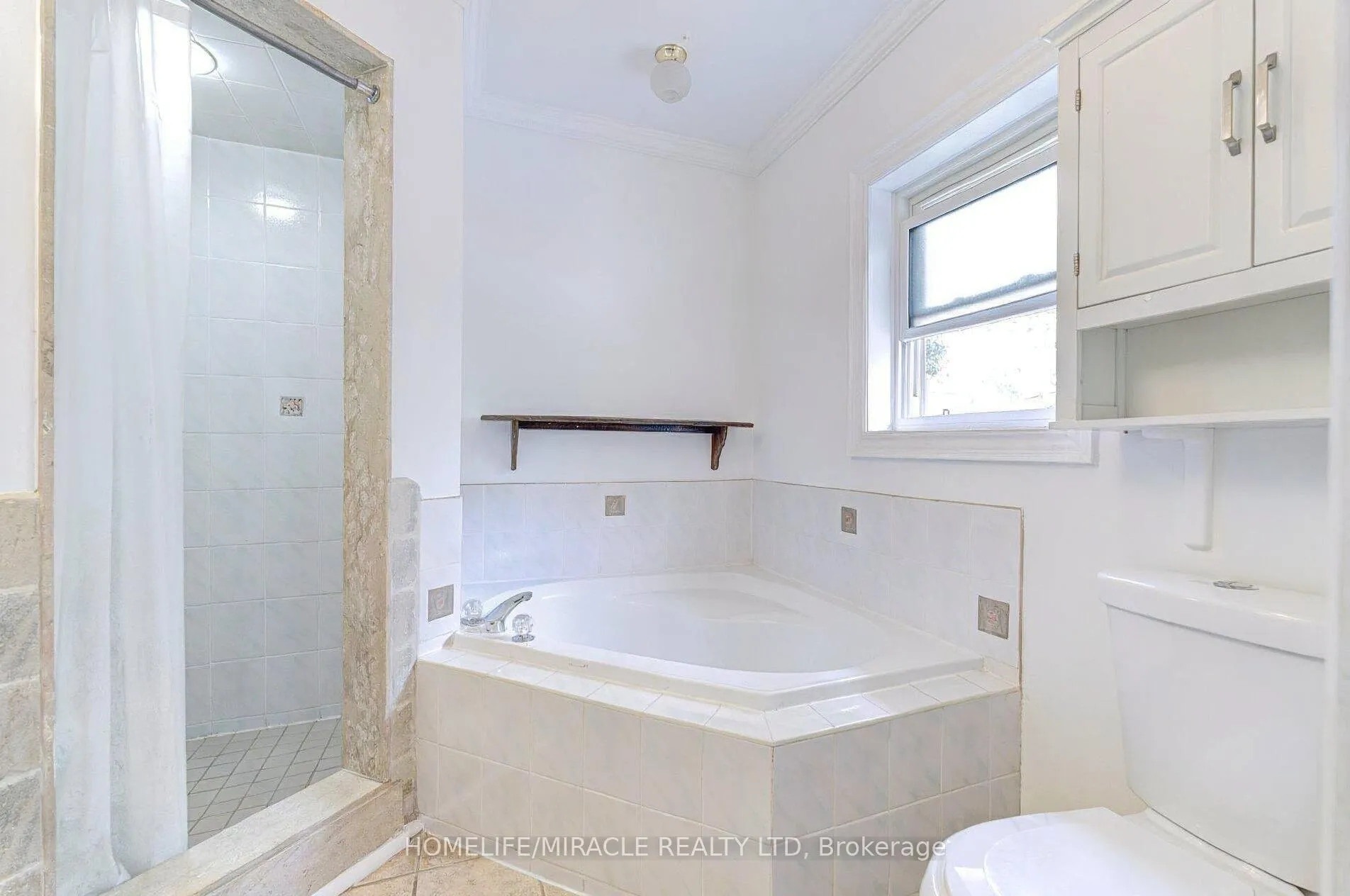 Photo 16 of 45 Sunley Crescent, Brampton, Fletcher's West — HOMEH