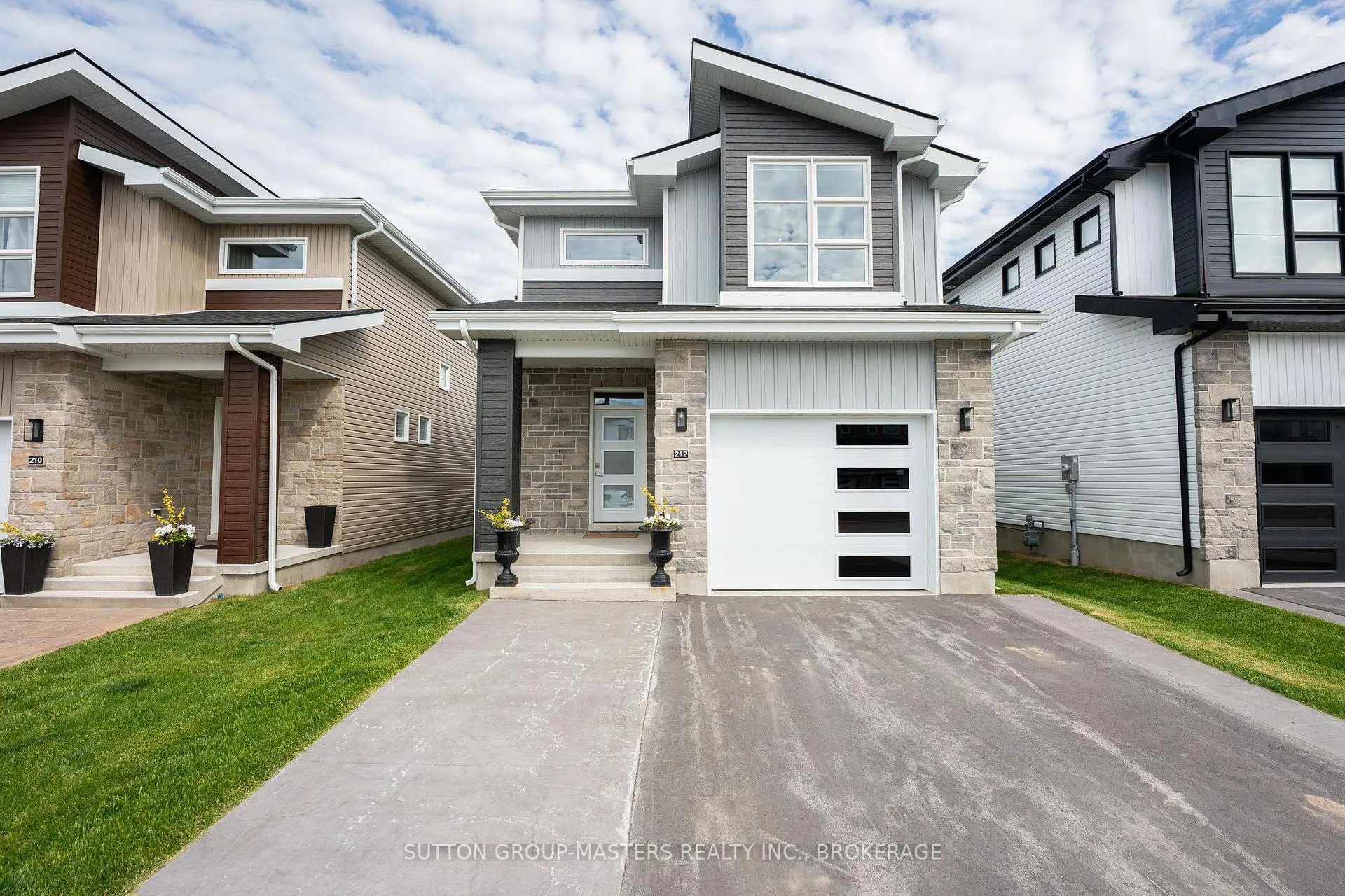 Photo 2 of 212 Superior Drive, Loyalist, Amherstview — HOMEH