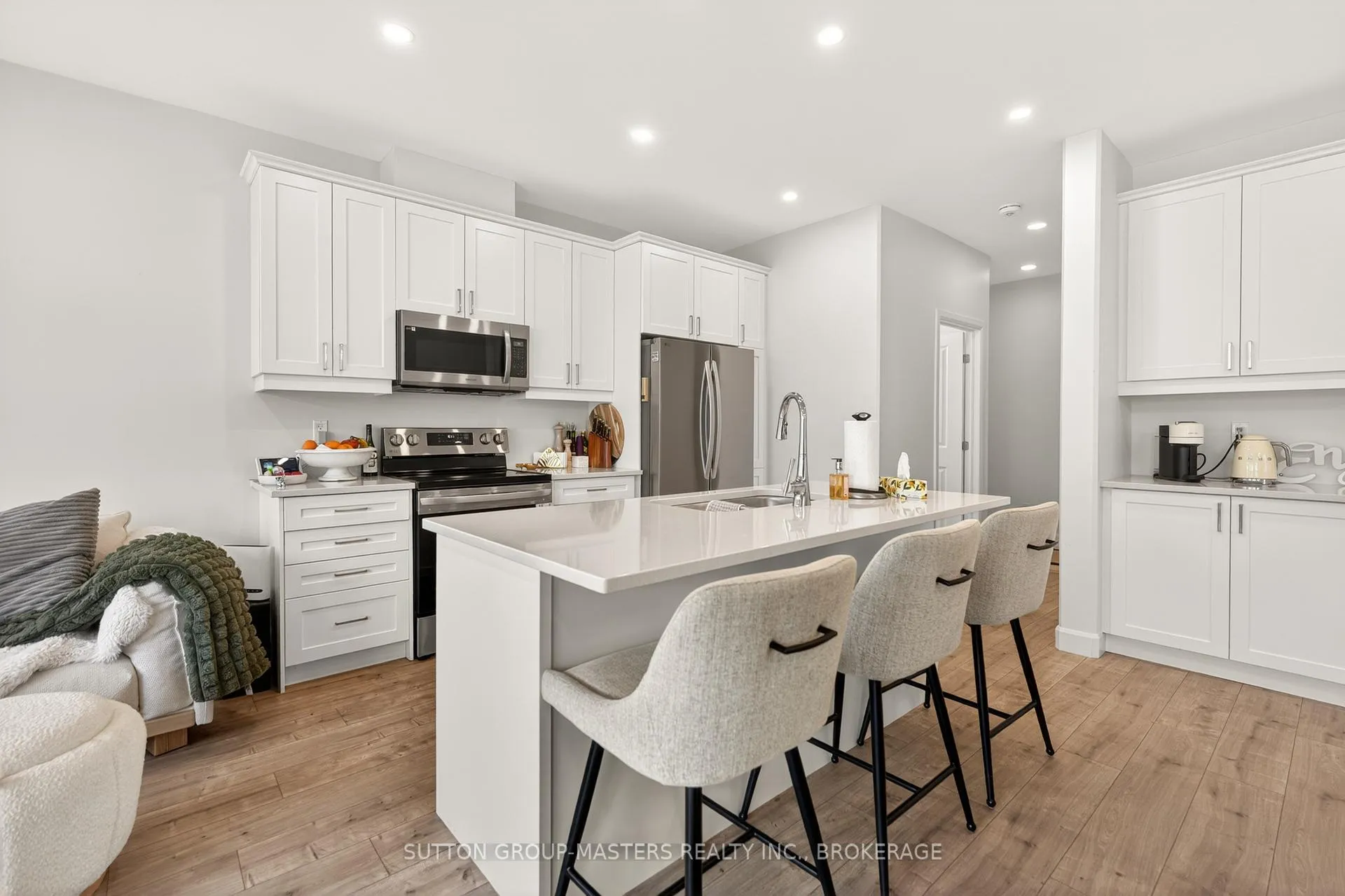 Photo 11 of 212 Superior Drive, Loyalist, Amherstview — HOMEH
