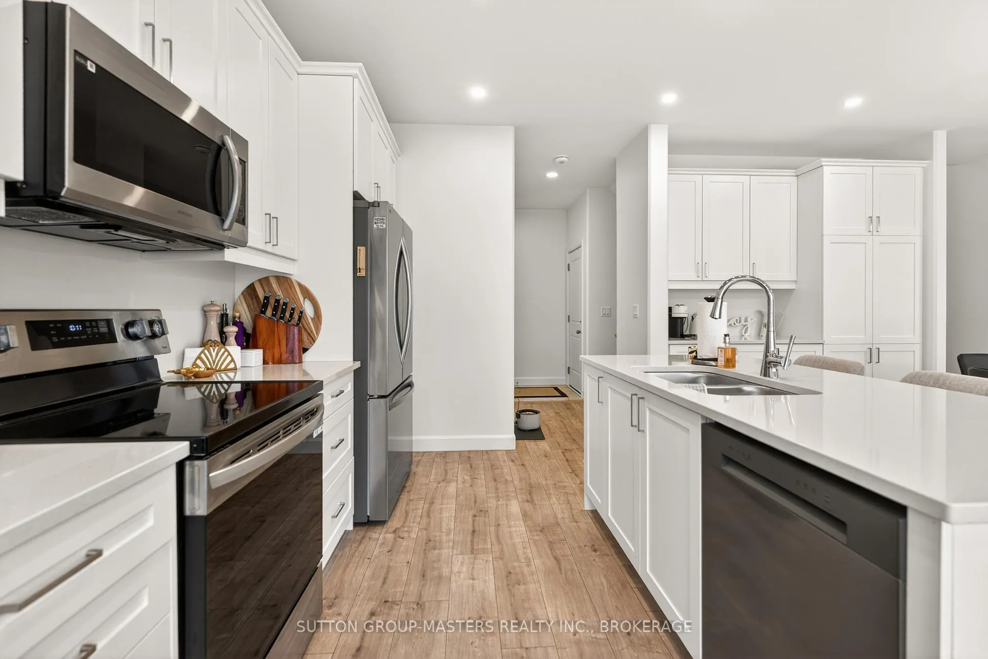 Photo 12 of 212 Superior Drive, Loyalist, Amherstview — HOMEH