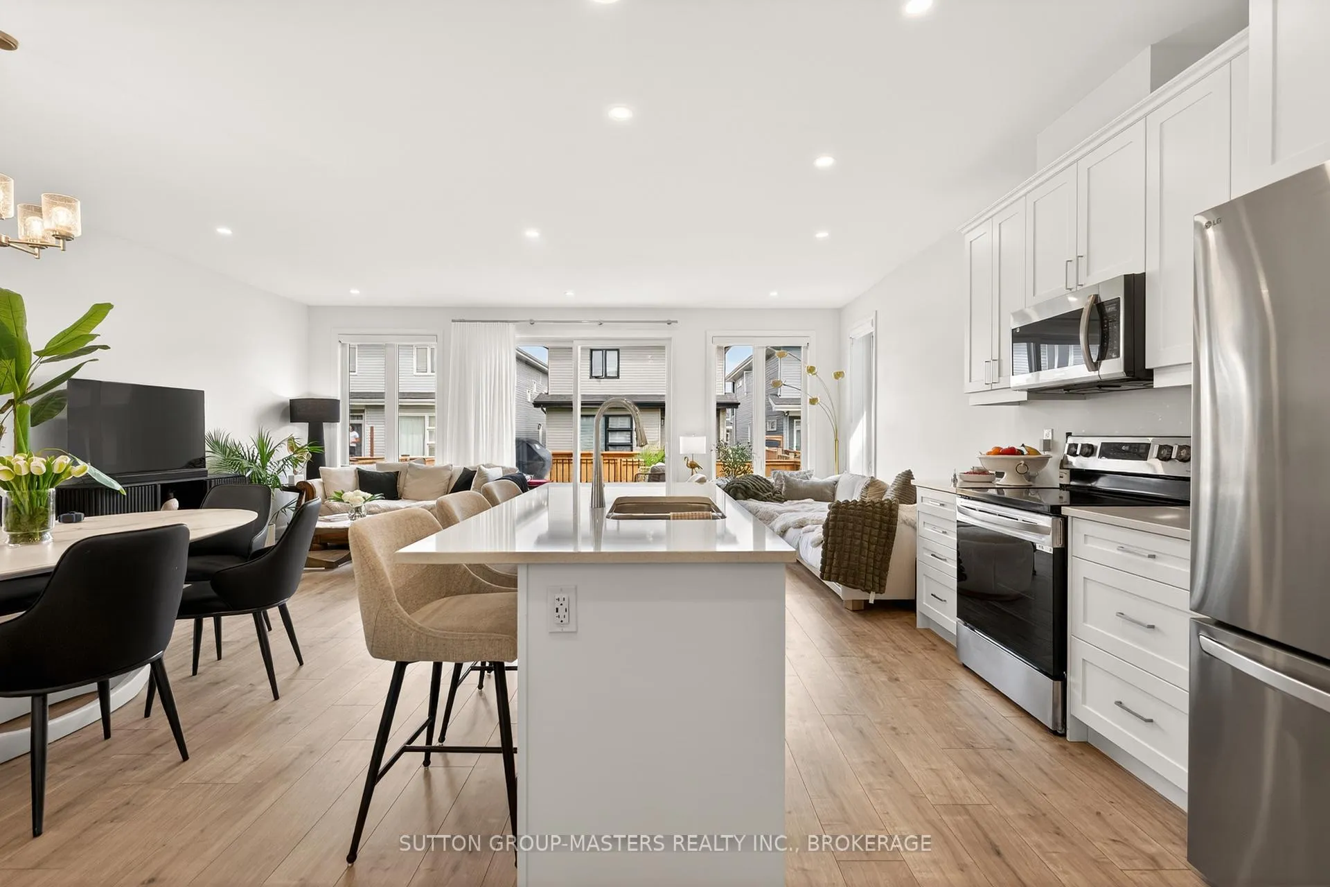 Photo 16 of 212 Superior Drive, Loyalist, Amherstview — HOMEH