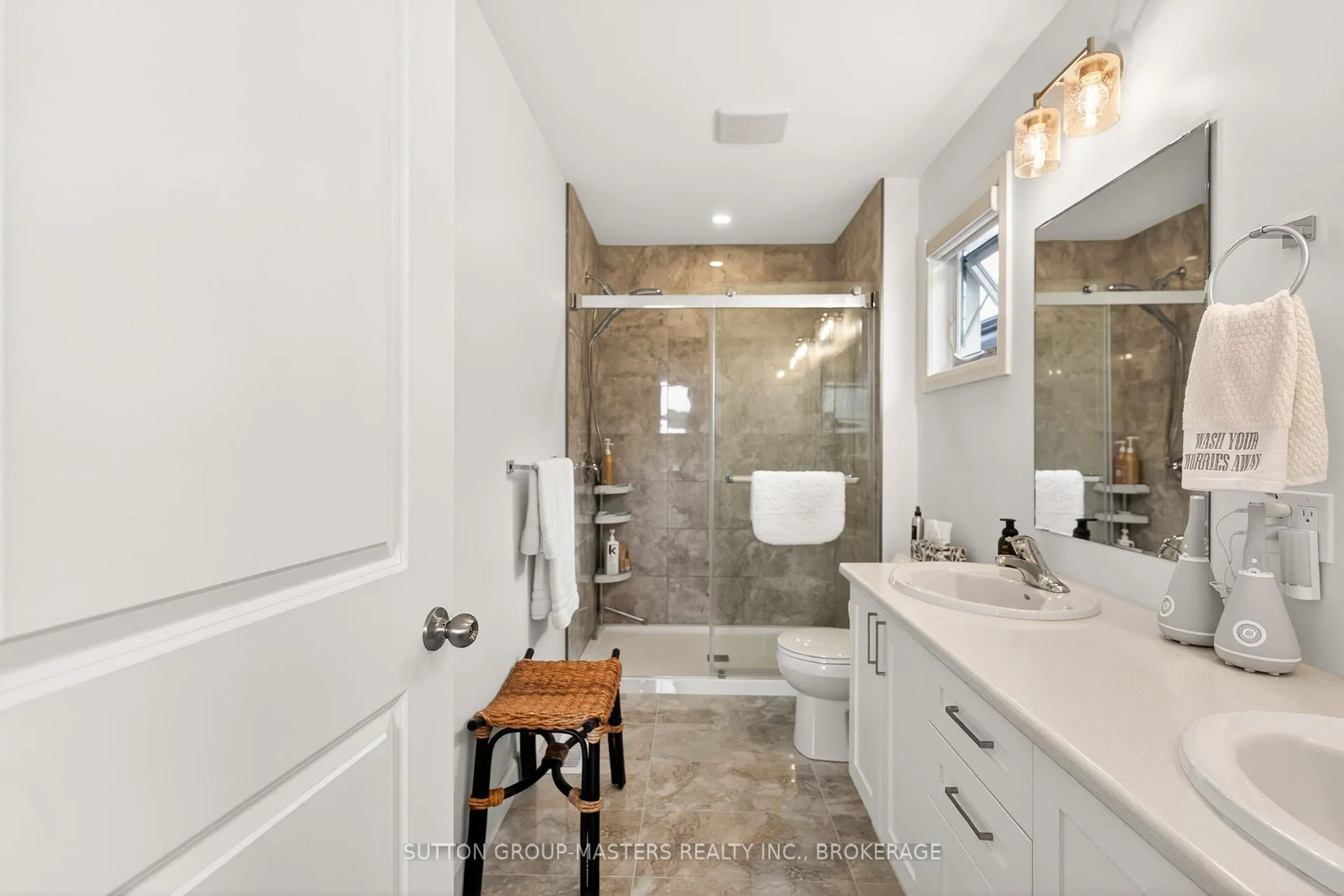 Photo 29 of 212 Superior Drive, Loyalist, Amherstview — HOMEH