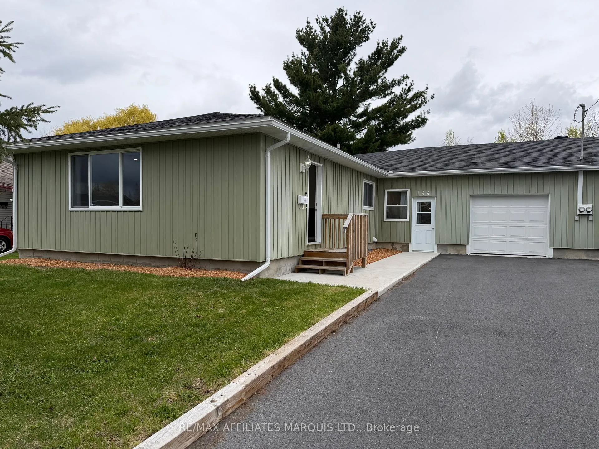 Photo 2 of 144 Elsie Avenue, Cornwall — HOMEH