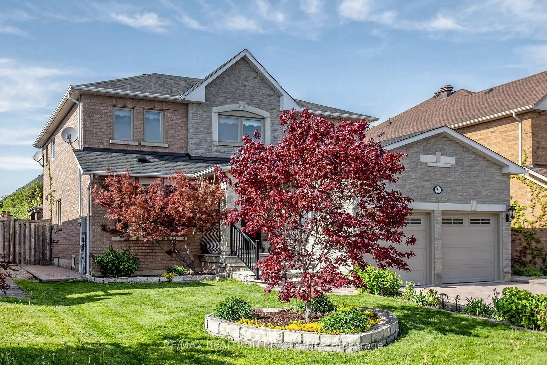 Photo 2 of 24 Drummond Drive, Vaughan, Maple — HOMEH