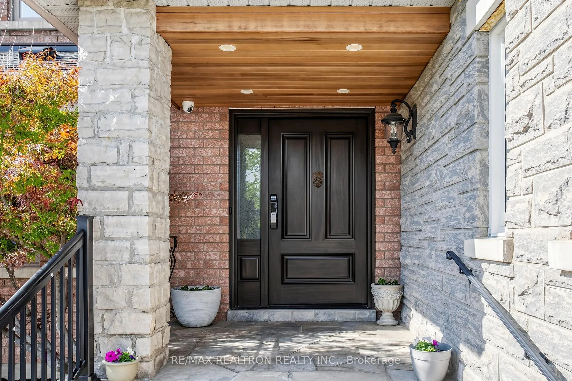 Photo 3 of 24 Drummond Drive, Vaughan, Maple — HOMEH