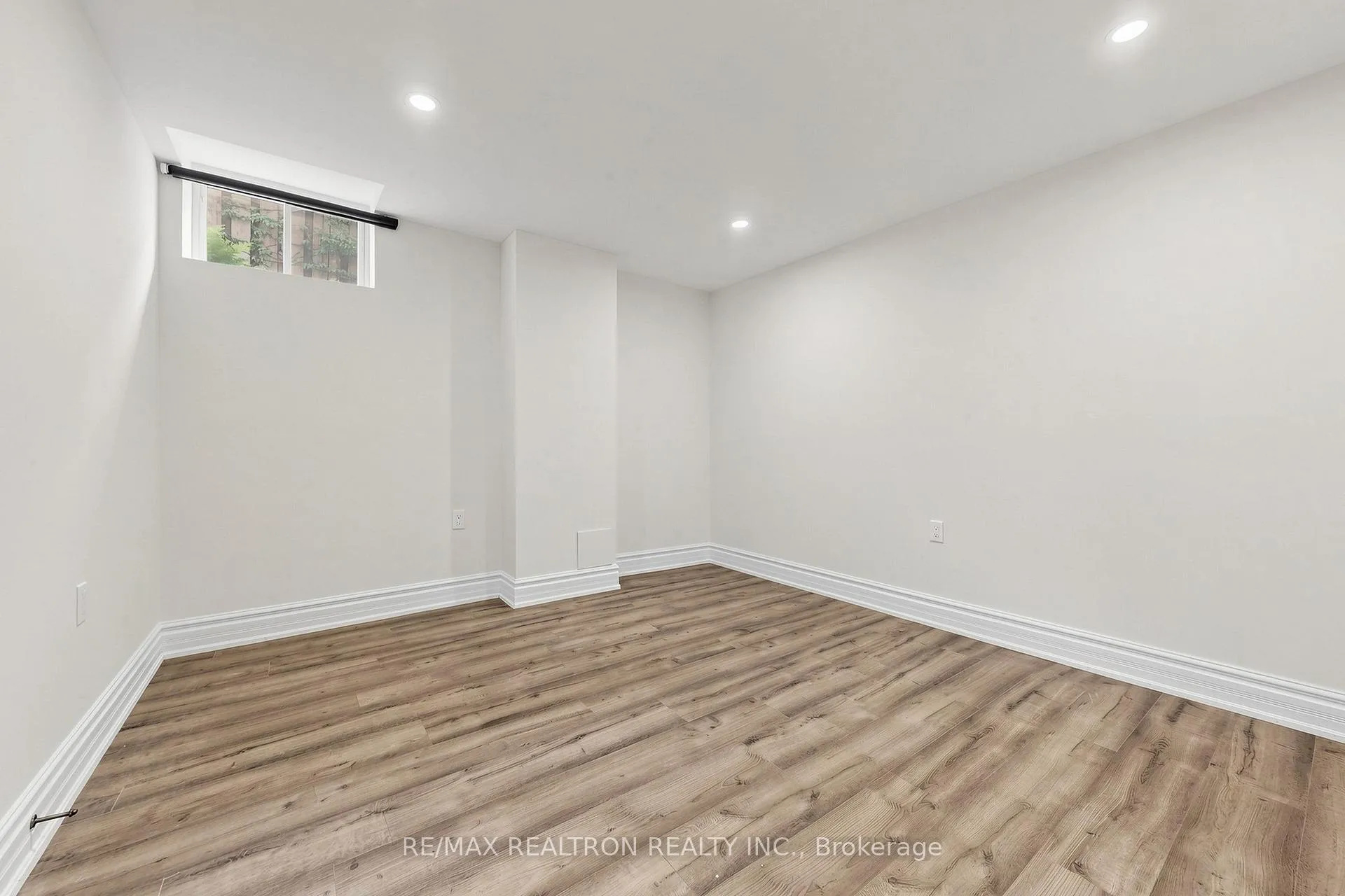 Photo 43 of 24 Drummond Drive, Vaughan, Maple — HOMEH