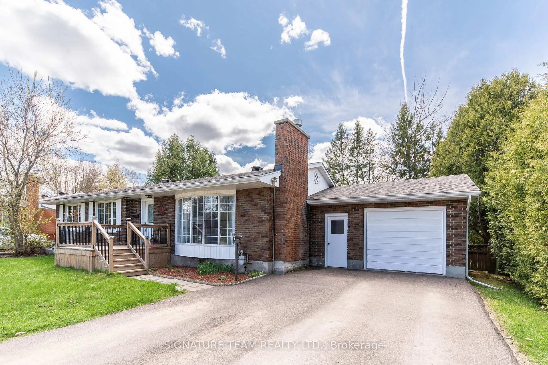 Photo 2 of 7 Mary Street, Petawawa — HOMEH