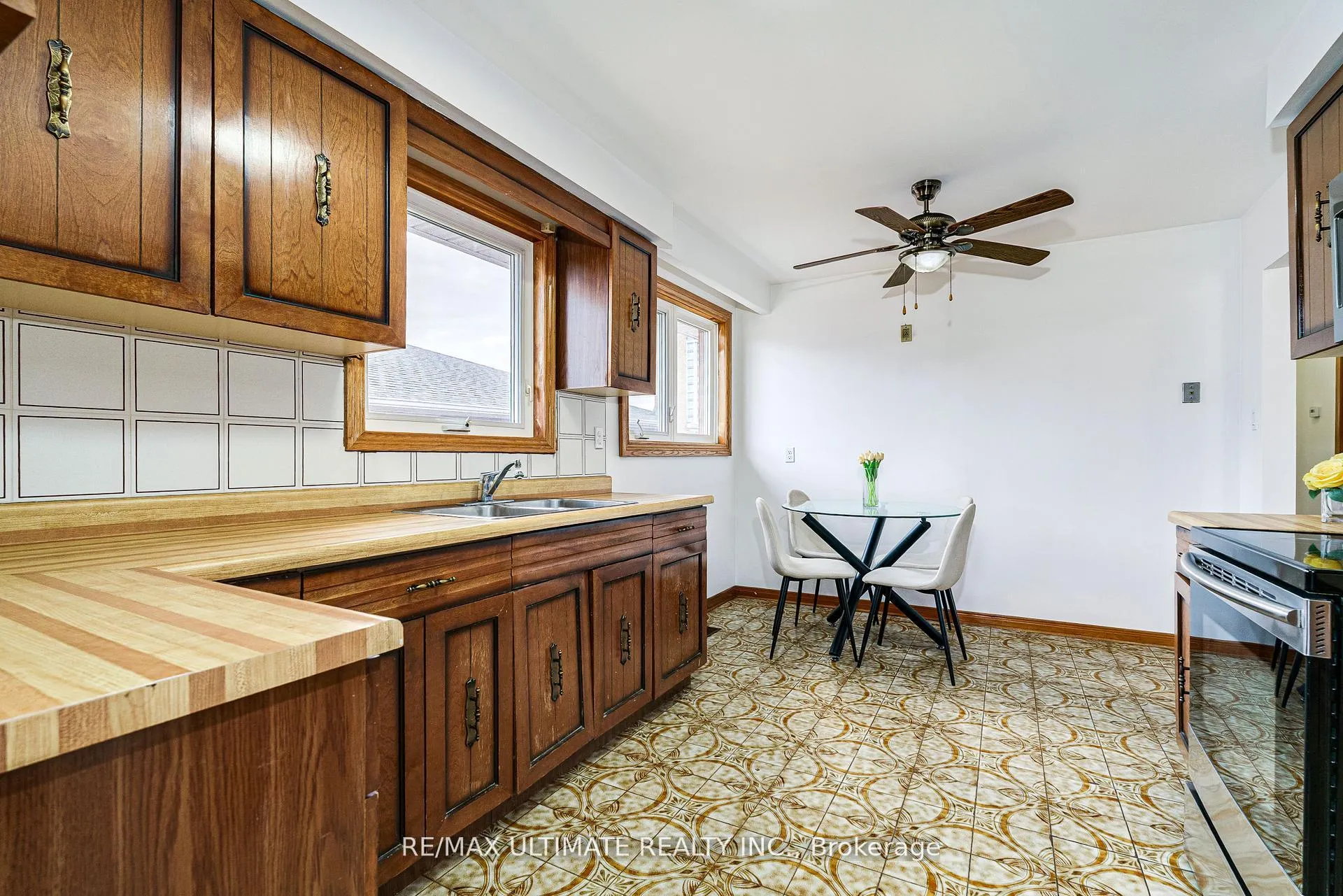 Photo 10 of 196 Meadows Boulevard, Mississauga, Rathwood — HOMEH