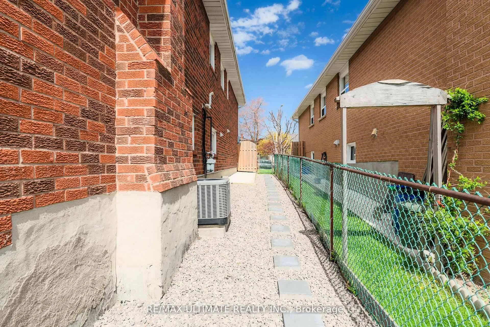 Photo 43 of 196 Meadows Boulevard, Mississauga, Rathwood — HOMEH