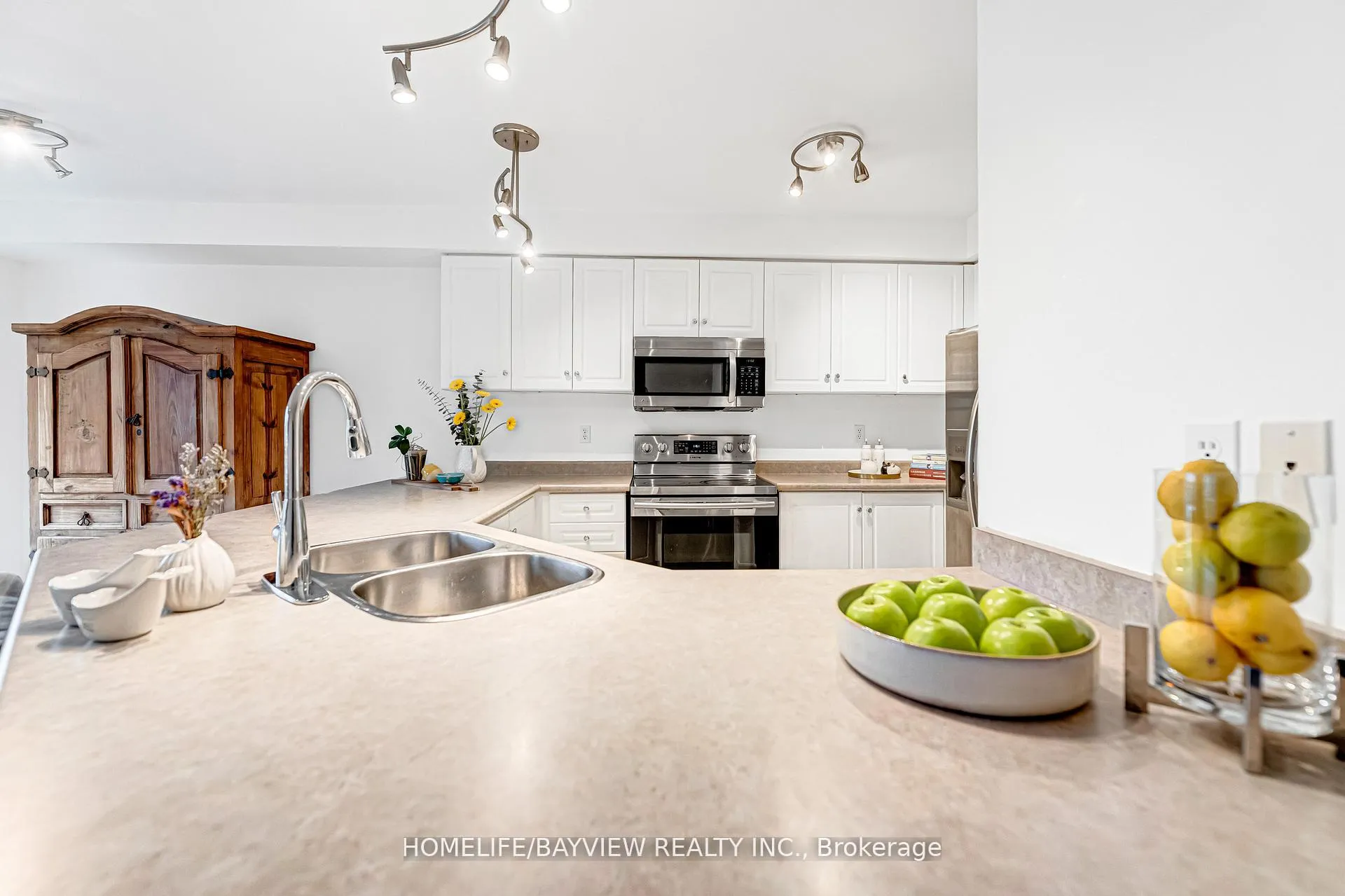 Photo 23 of 515 Rourke Place, Newmarket, Gorham-College Manor — HOMEH