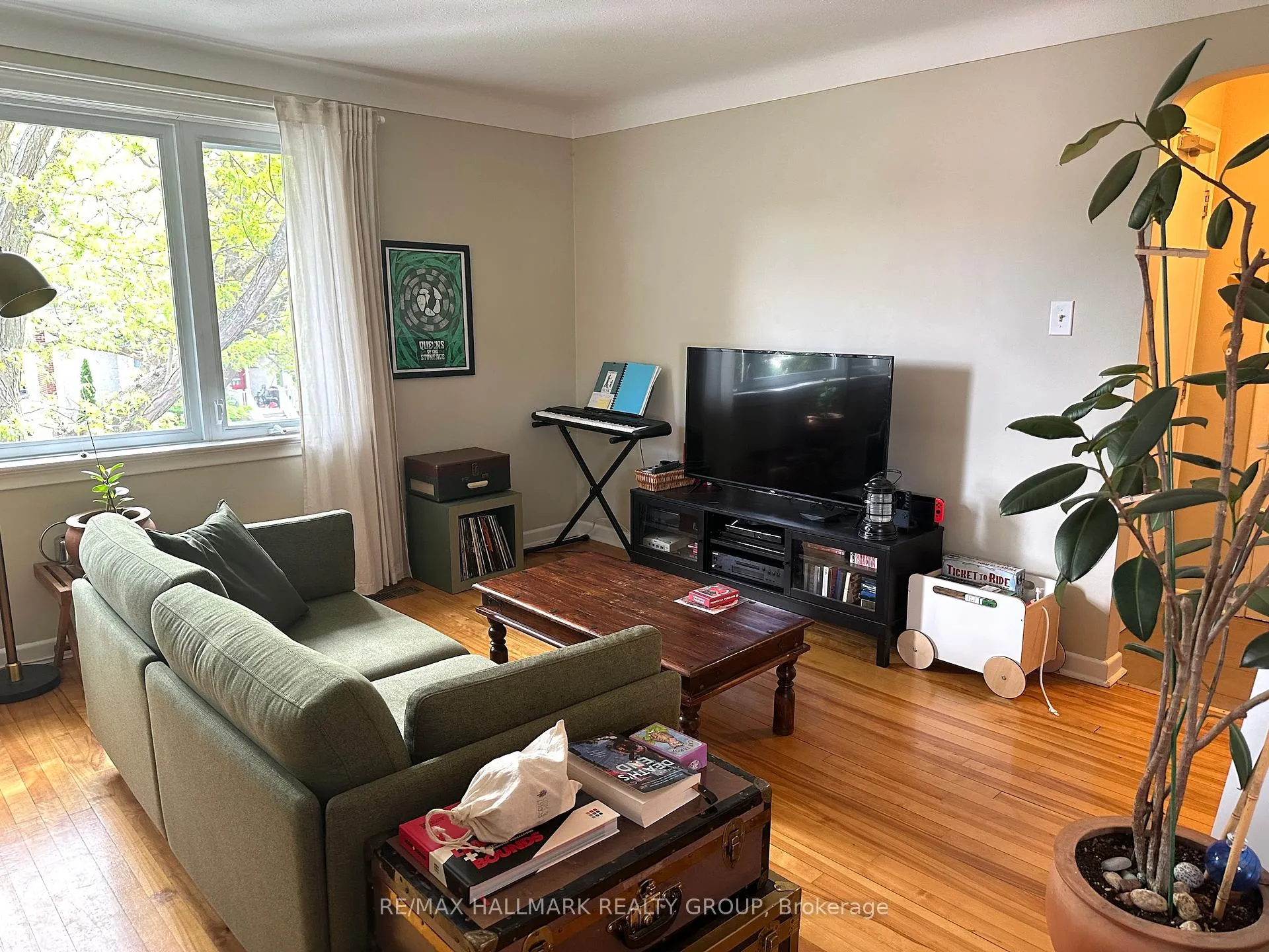 Photo 3 of Unit 2, 86 Gilchrist Avenue, Ottawa, Ottawa West — HOMEH