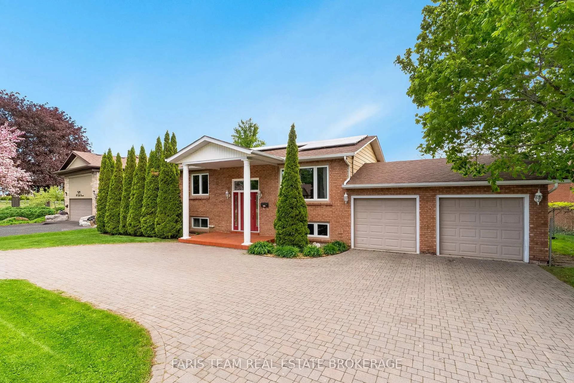 Photo 2 of 643 Glen Crescent, Orillia — HOMEH