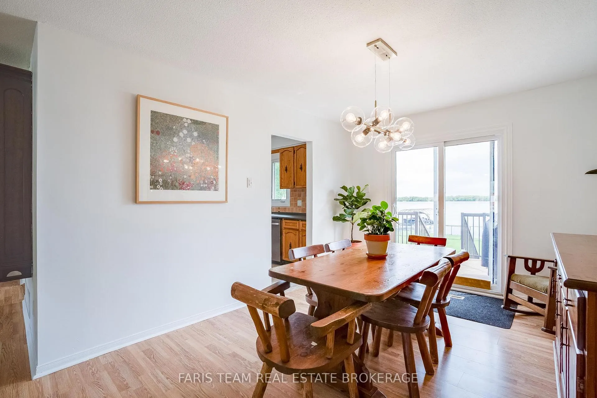 Photo 8 of 643 Glen Crescent, Orillia — HOMEH