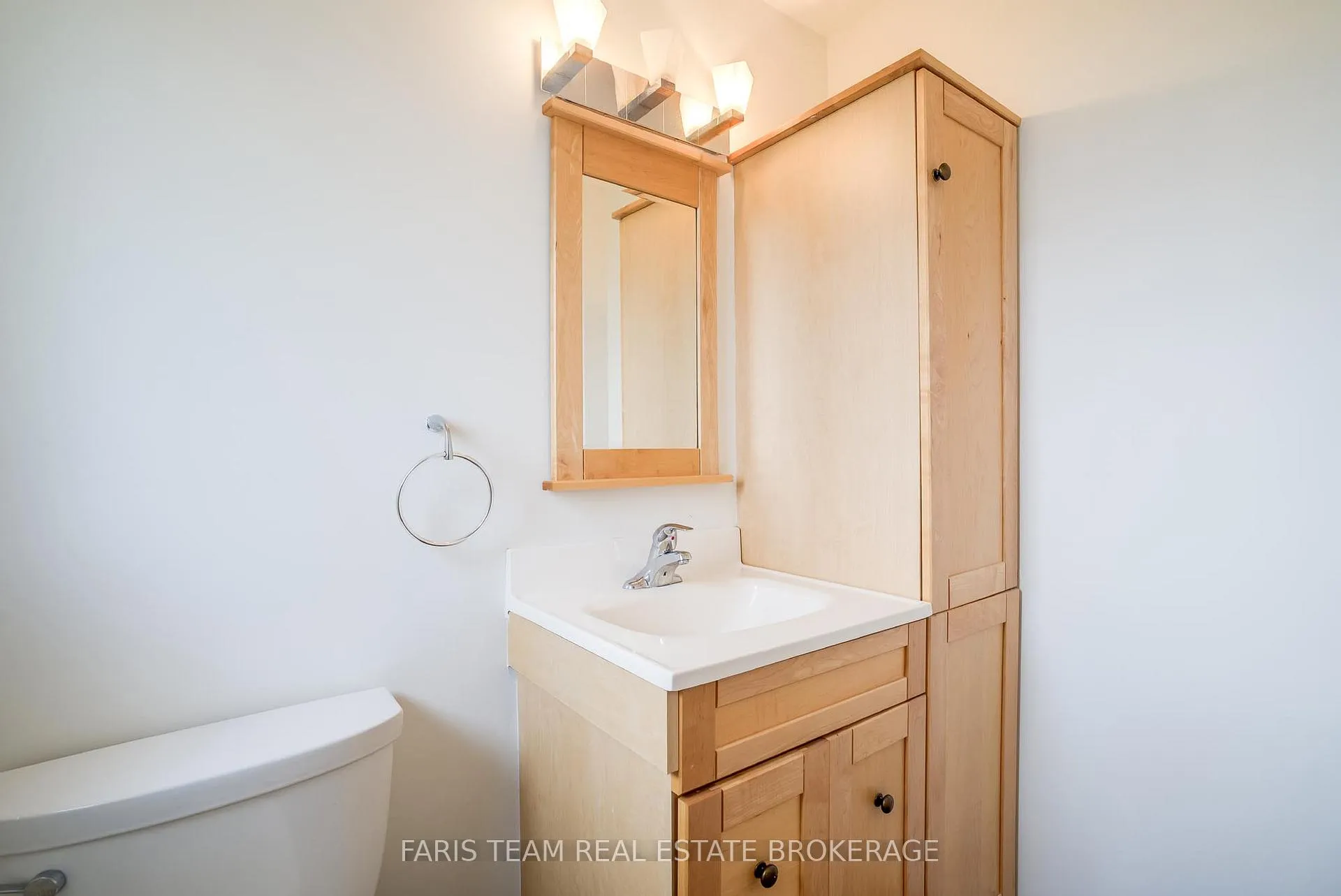 Photo 15 of 643 Glen Crescent, Orillia — HOMEH
