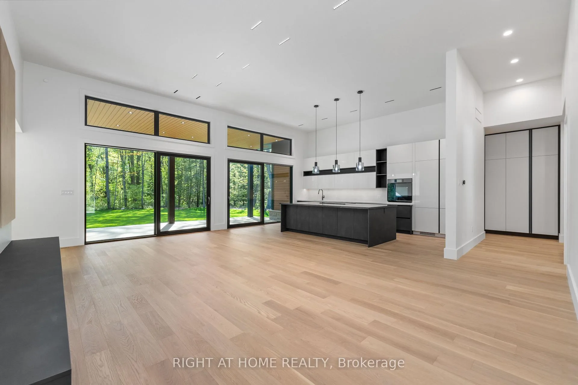 Photo 4 of 1318 Tiny Beaches Road S, Tiny, Rural Tiny — HOMEH