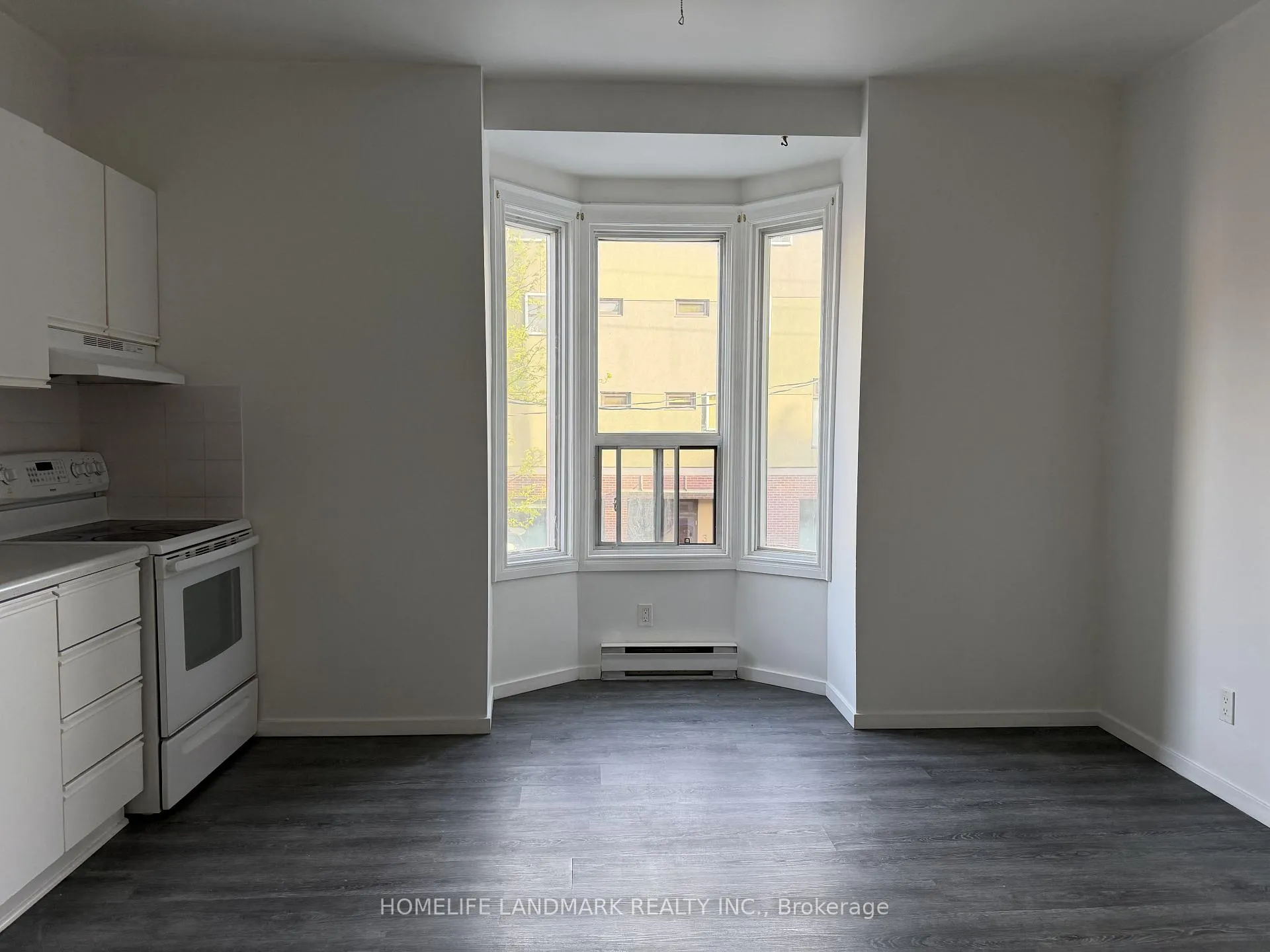 Photo 3 of Unit 2, 968 Bathurst Street, Toronto, The Annex — HOMEH