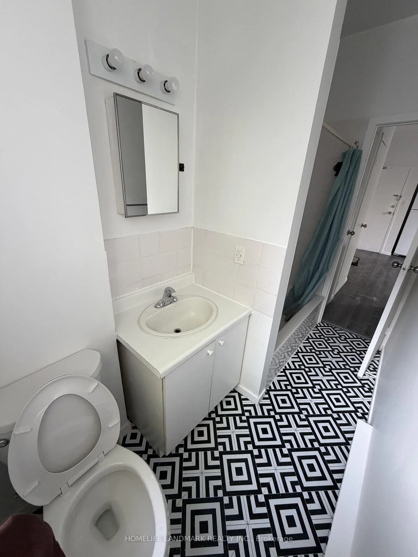 Photo 8 of Unit 2, 968 Bathurst Street, Toronto, The Annex — HOMEH