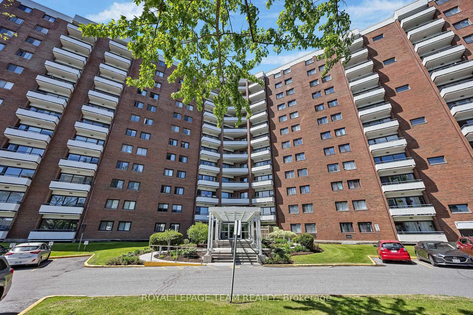 Photo 2 of Unit 707, 20 Chesterton Drive, Ottawa, Borden Farm/Stewart Farm/Carleton Heights/Parkwood Hills — HOMEH