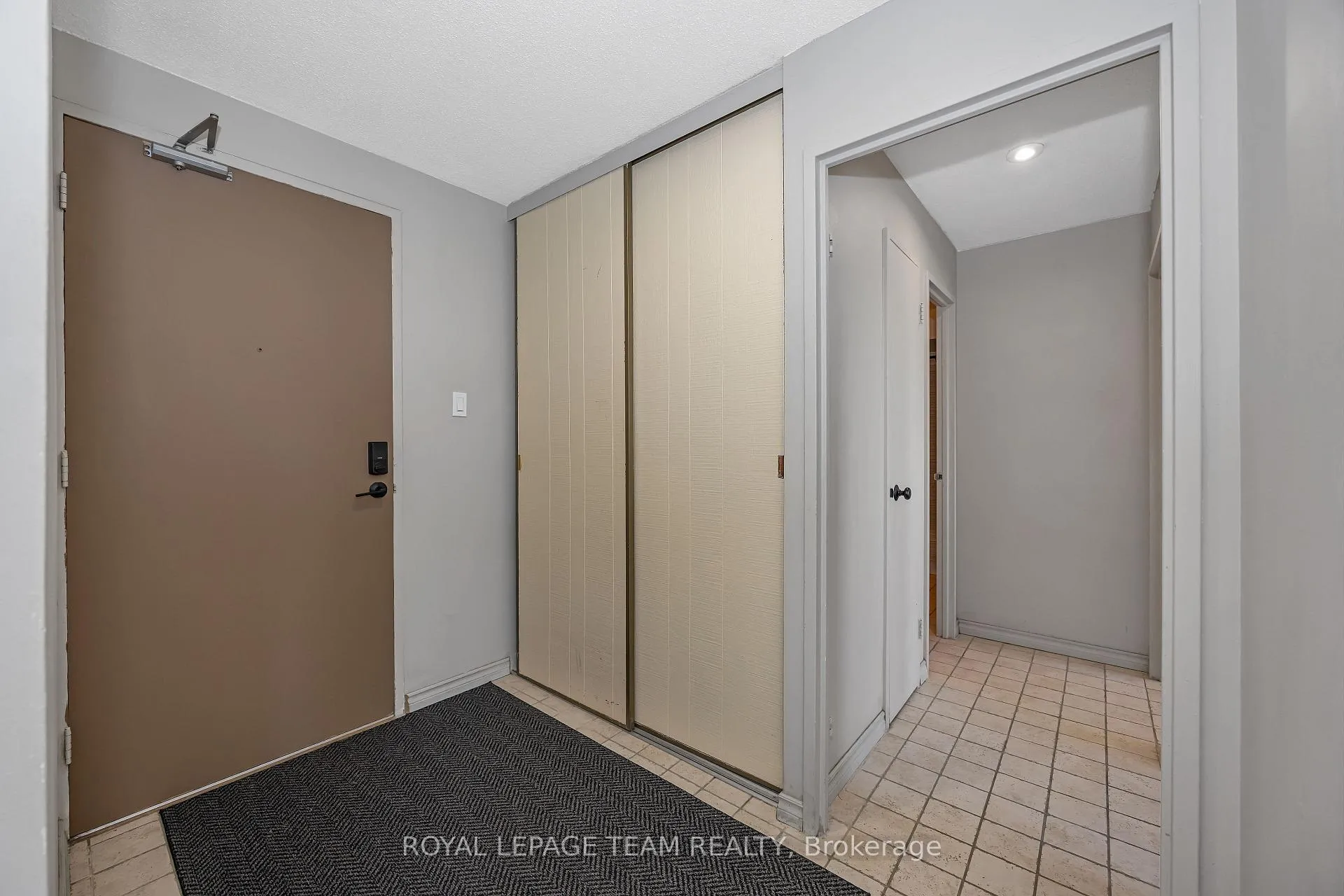 Photo 8 of Unit 707, 20 Chesterton Drive, Ottawa, Borden Farm/Stewart Farm/Carleton Heights/Parkwood Hills — HOMEH