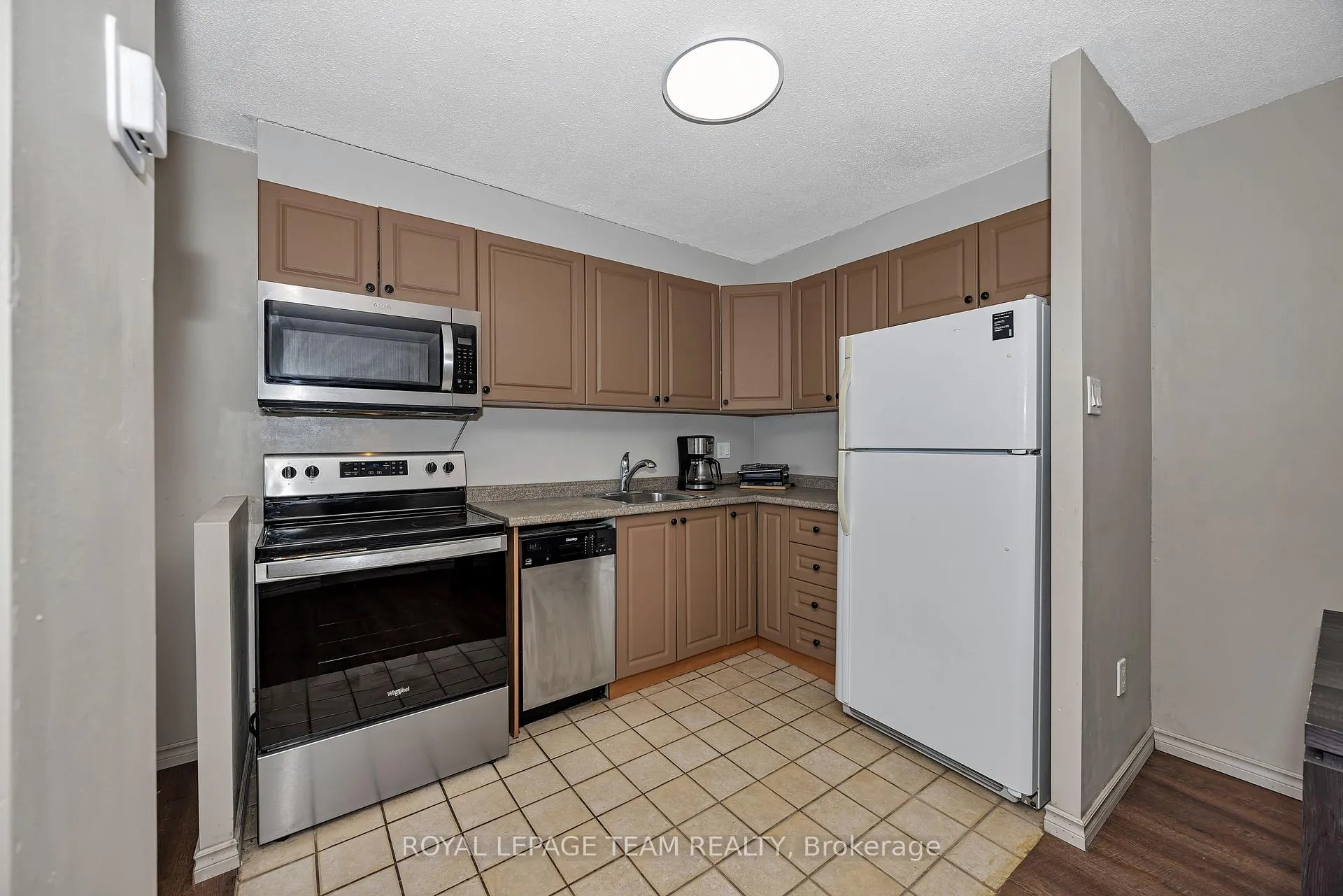 Photo 11 of Unit 707, 20 Chesterton Drive, Ottawa, Borden Farm/Stewart Farm/Carleton Heights/Parkwood Hills — HOMEH