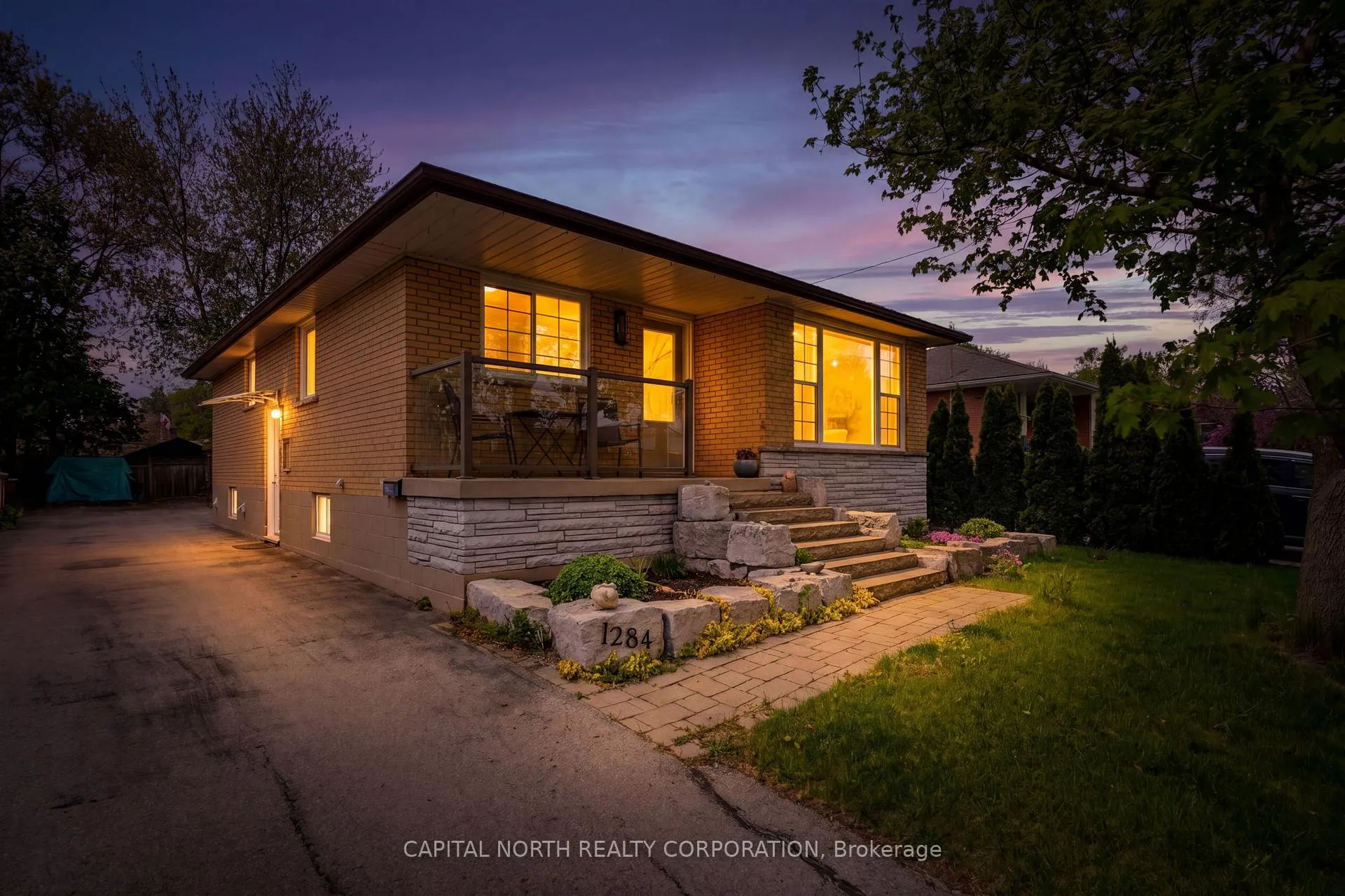 Photo 2 of 1284 Hertel Crescent, Burlington, Mountainside — HOMEH