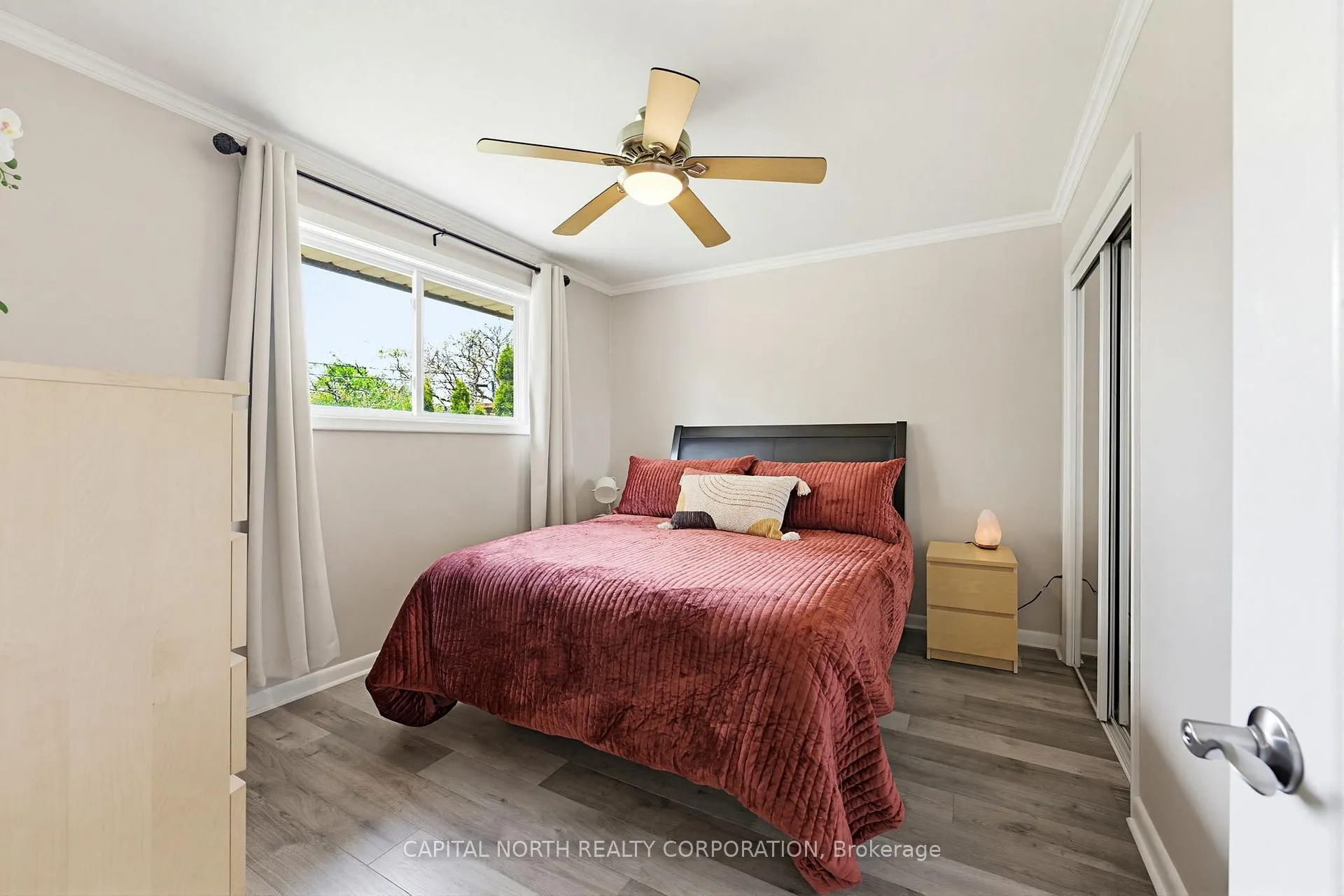 Photo 16 of 1284 Hertel Crescent, Burlington, Mountainside — HOMEH
