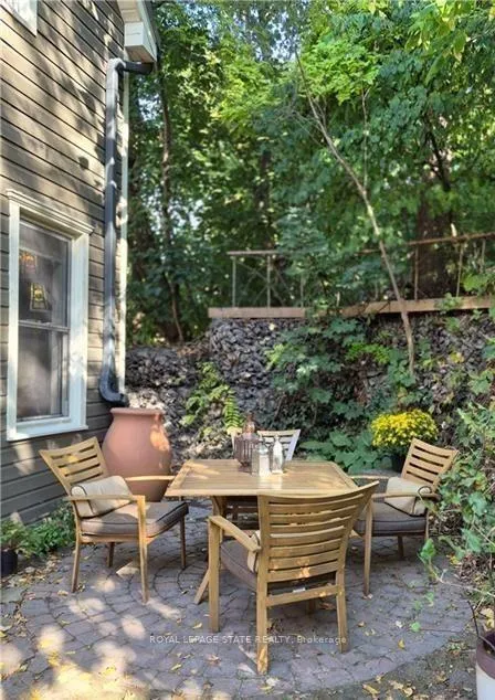 Photo 15 of 210 Charlton Avenue E, Hamilton, Corktown — HOMEH