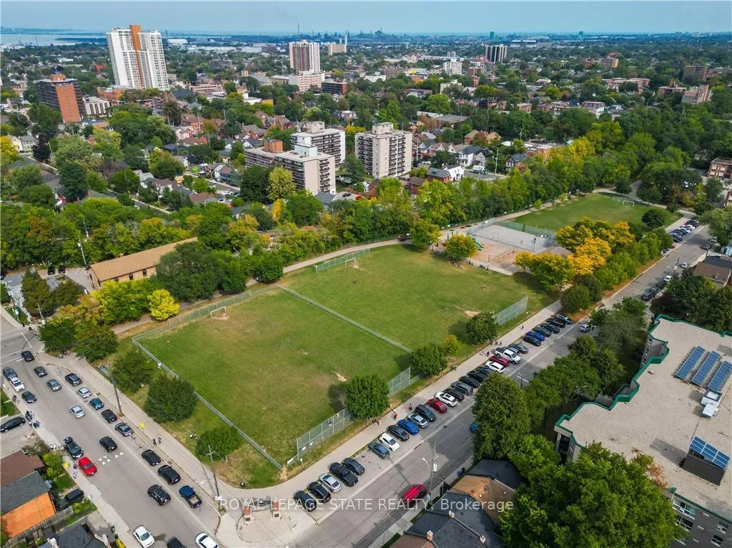 Photo 37 of 210 Charlton Avenue E, Hamilton, Corktown — HOMEH