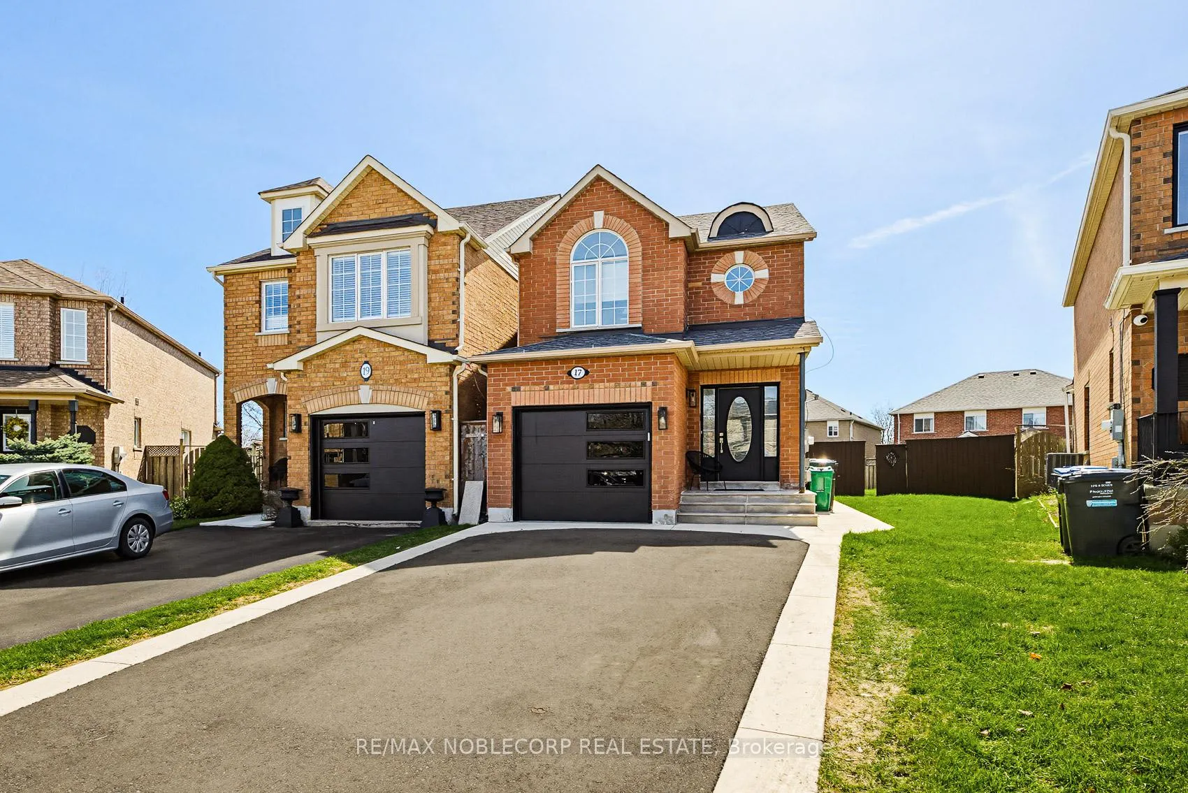 Photo 2 of 17 Senator Way, Caledon, Bolton North — HOMEH