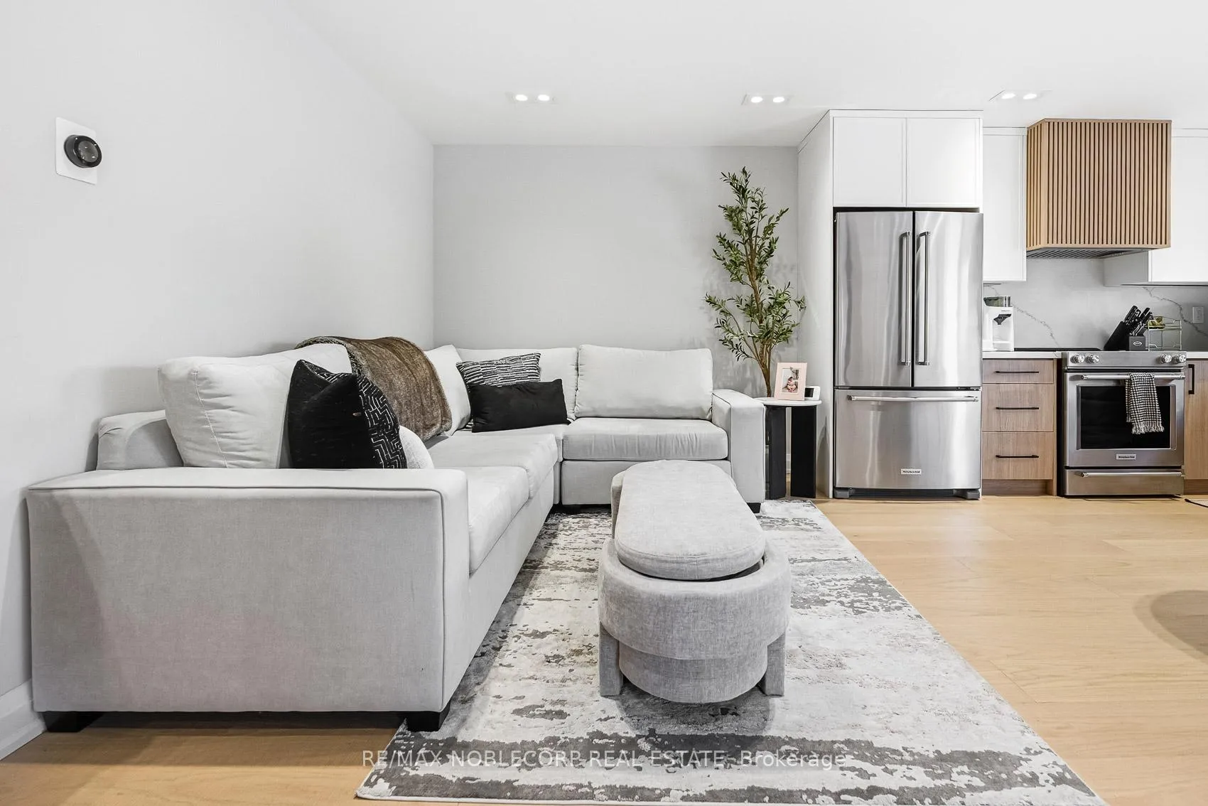 Photo 6 of 17 Senator Way, Caledon, Bolton North — HOMEH