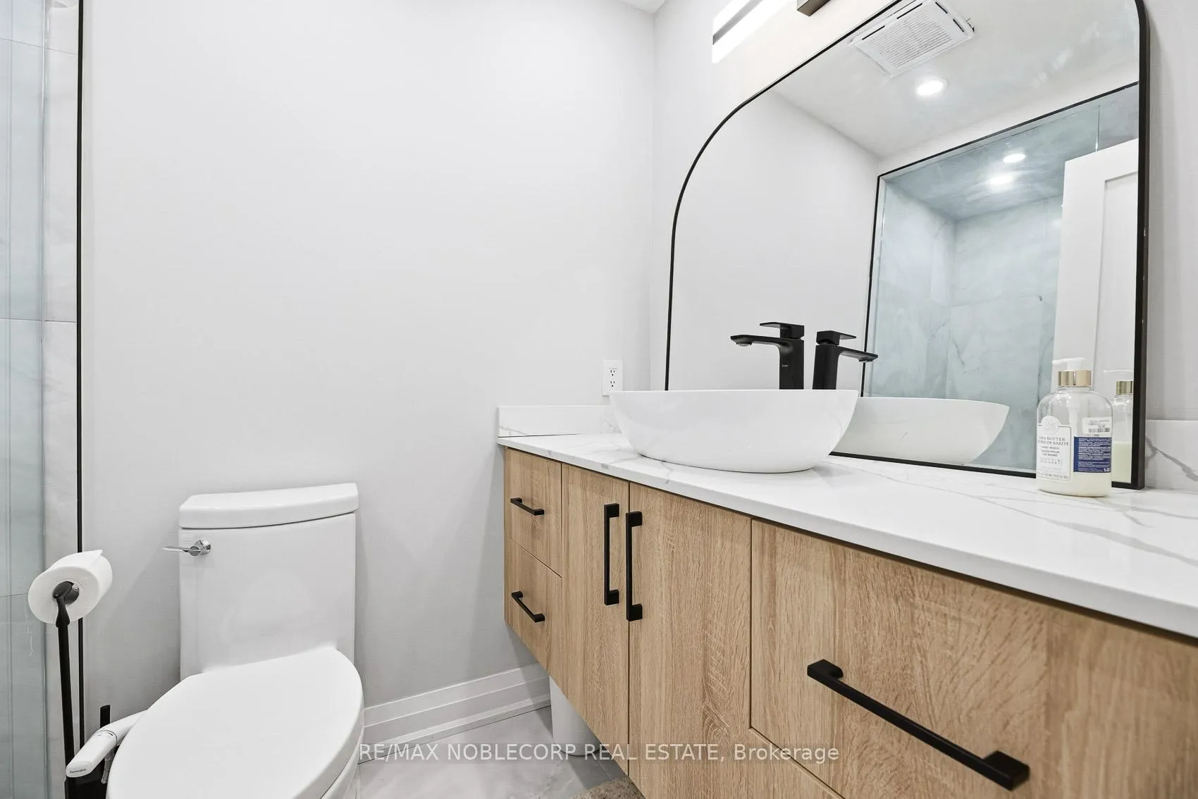 Photo 20 of 17 Senator Way, Caledon, Bolton North — HOMEH