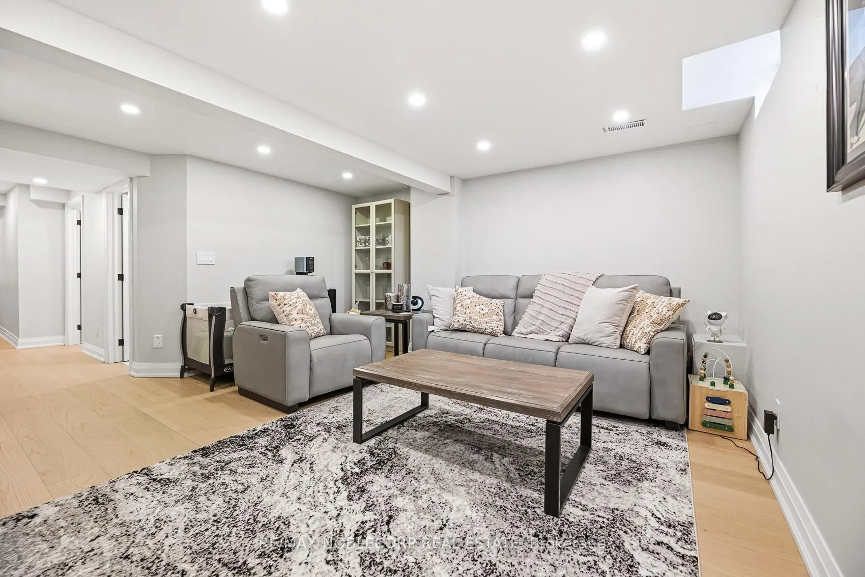 Photo 28 of 17 Senator Way, Caledon, Bolton North — HOMEH