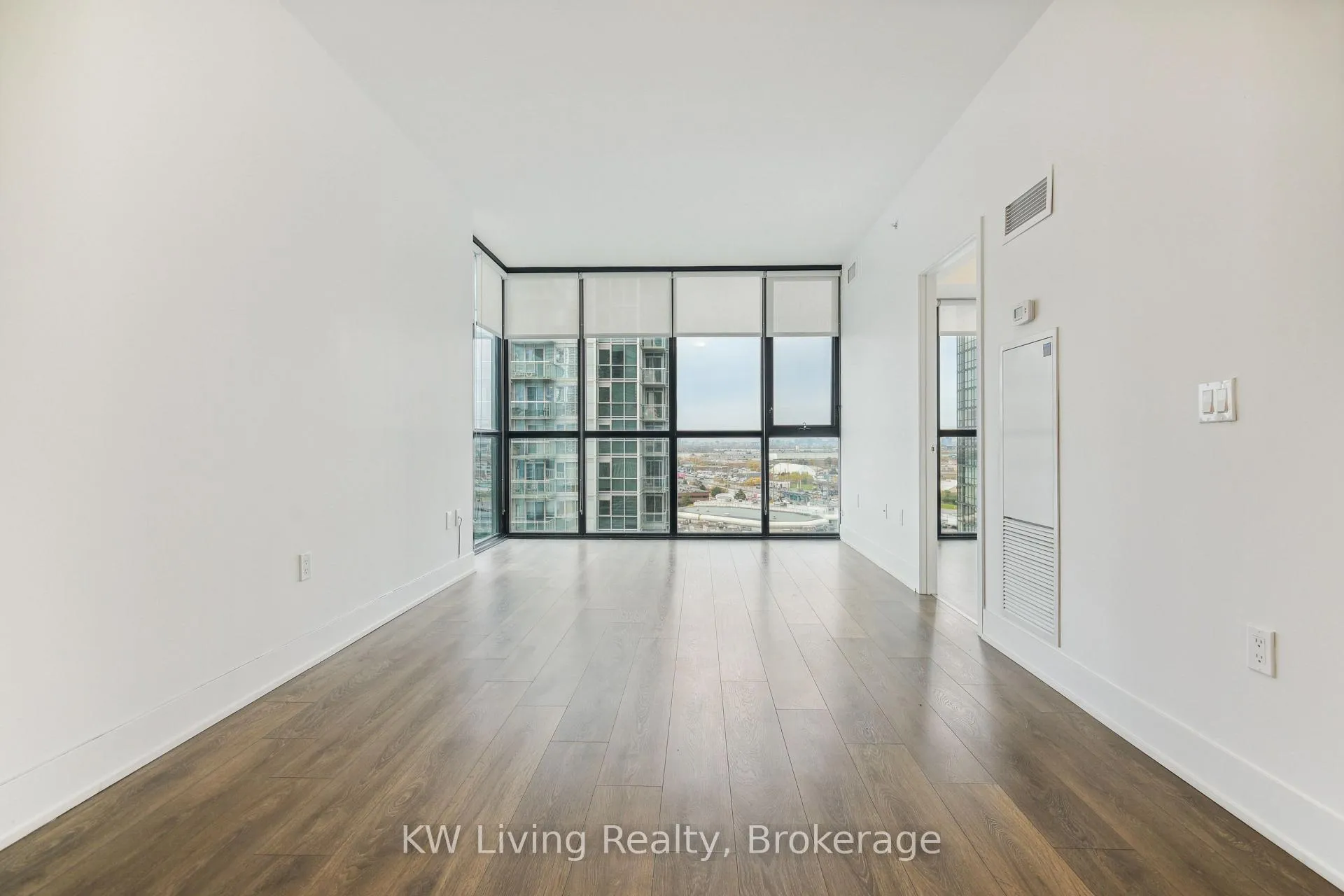 Photo 15 of Unit 1109, 2916 Highway 7, Vaughan, Concord — HOMEH