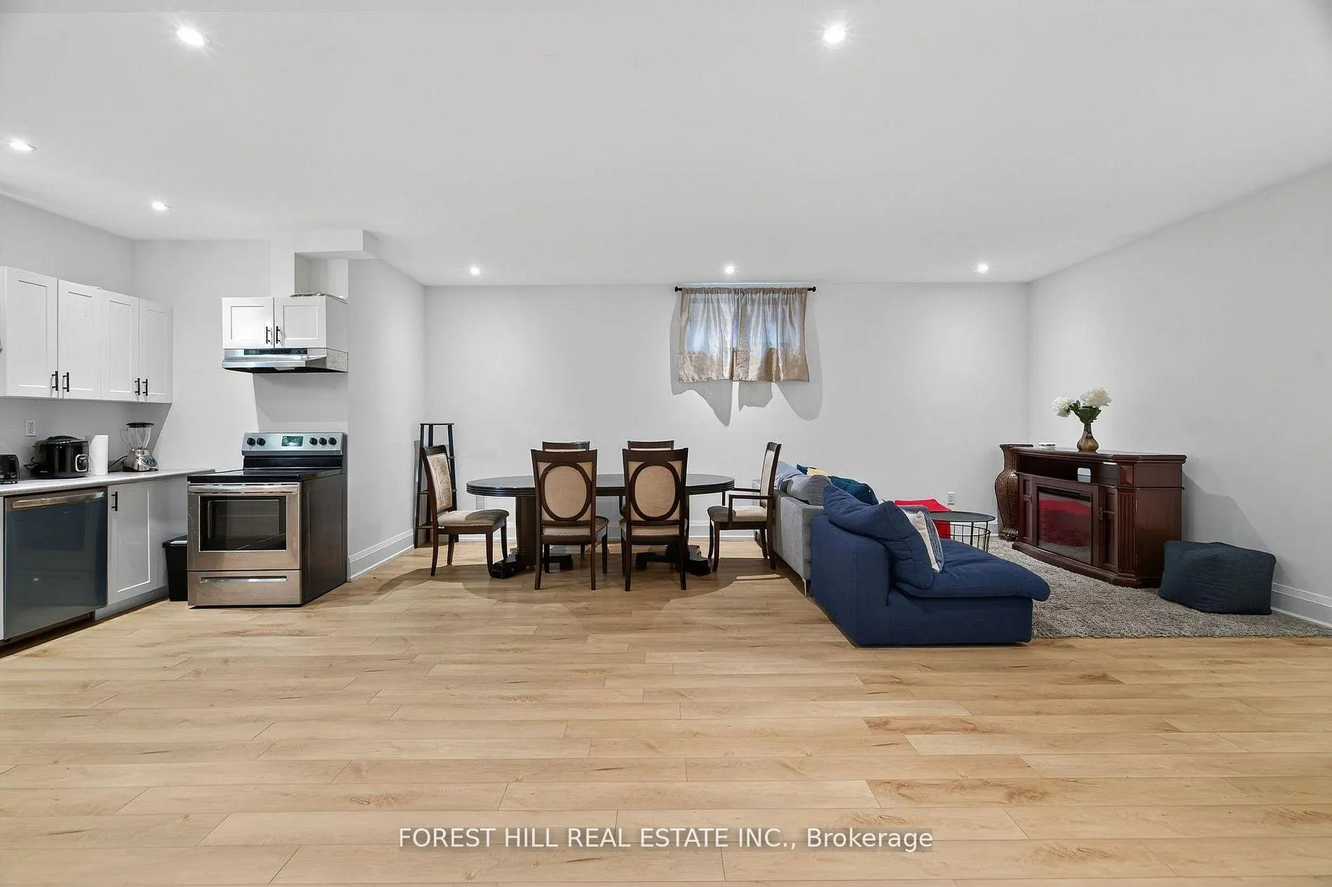 Photo 5 of Unit BSMT, 645 Coldstream Avenue, Toronto, Englemount-Lawrence — HOMEH