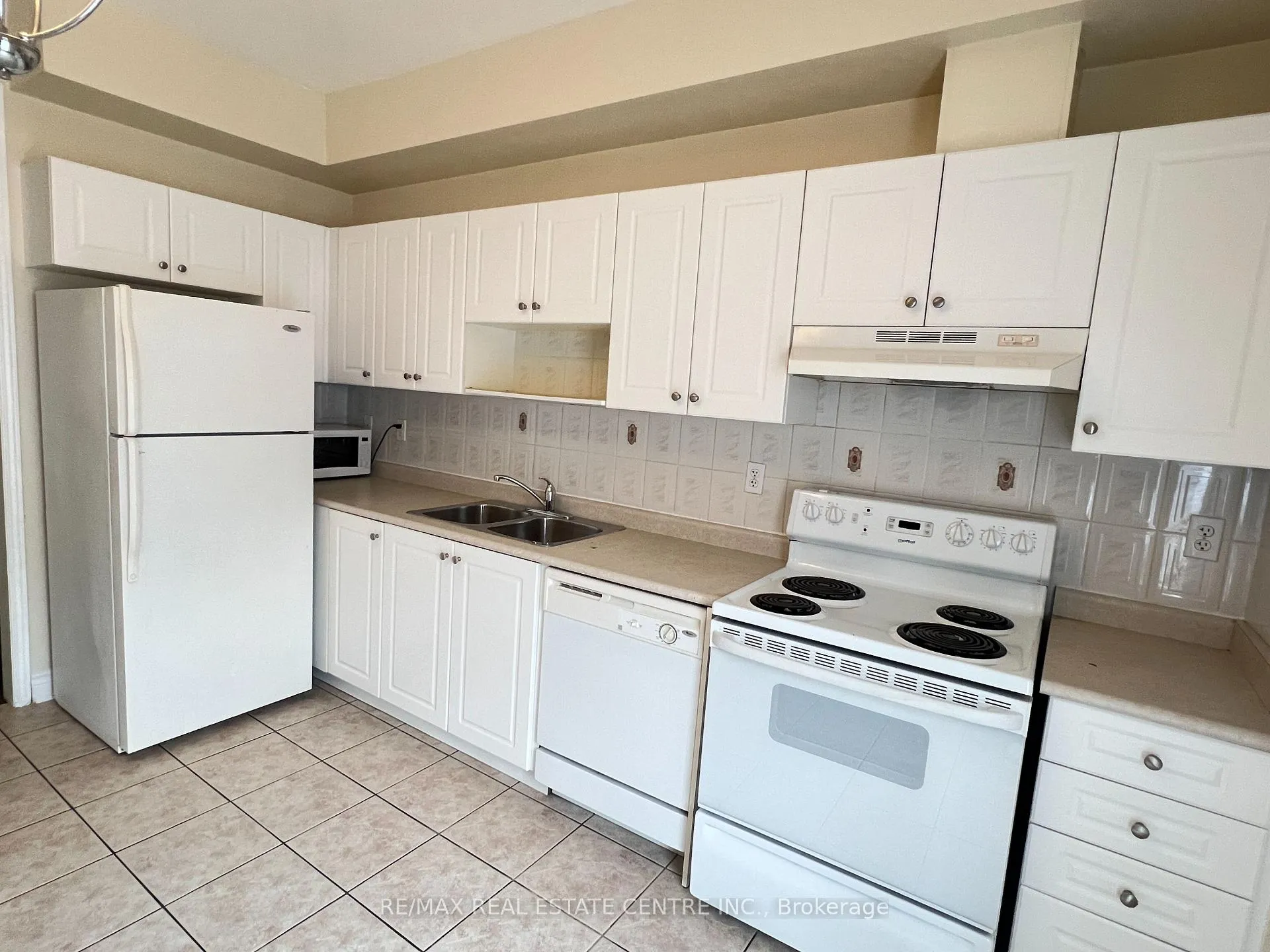 Photo 9 of Unit 178, 435 Hensall Circle, Mississauga, Cooksville — HOMEH
