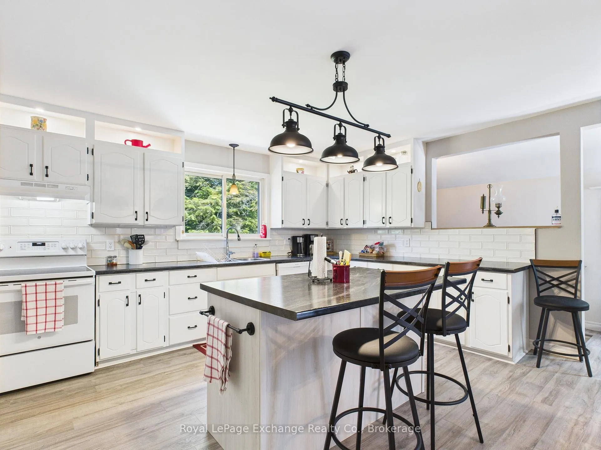 Photo 11 of 105 Menomini Road, Huron-Kinloss — HOMEH