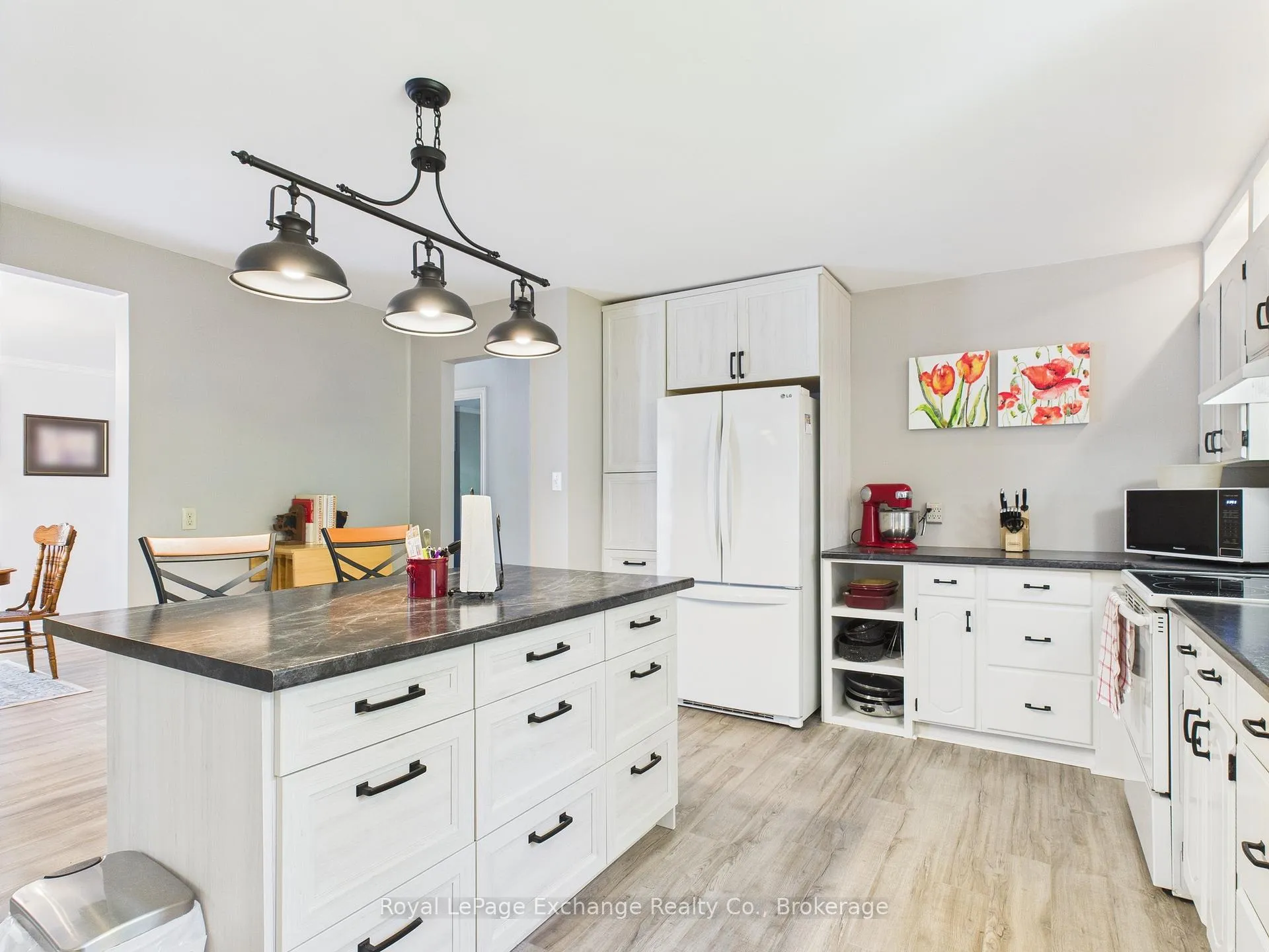 Photo 13 of 105 Menomini Road, Huron-Kinloss — HOMEH