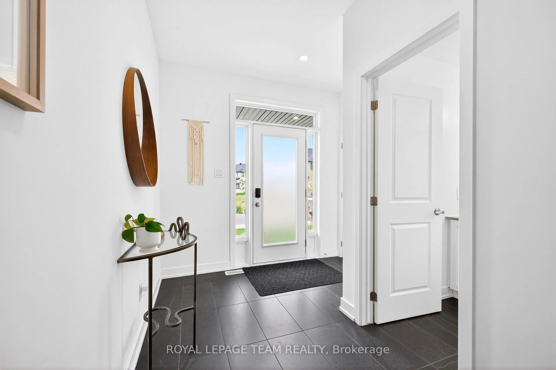 Photo 2 of 160 Highgarden Terrace, Ottawa, Leitrim — HOMEH