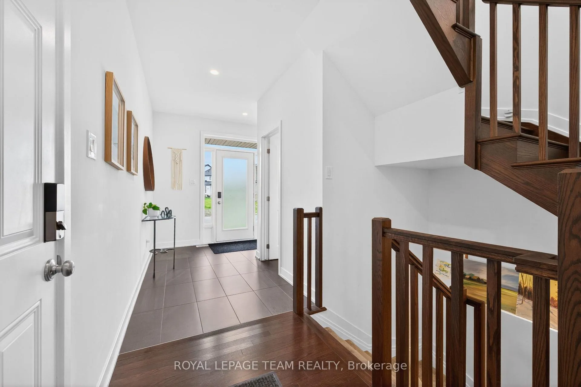 Photo 3 of 160 Highgarden Terrace, Ottawa, Leitrim — HOMEH